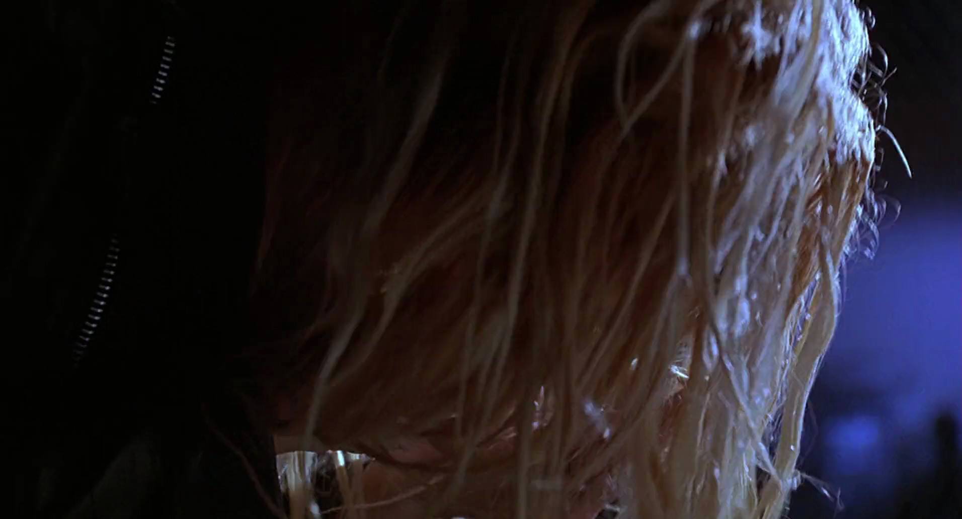 Barb Wire (1996) screencap 10821