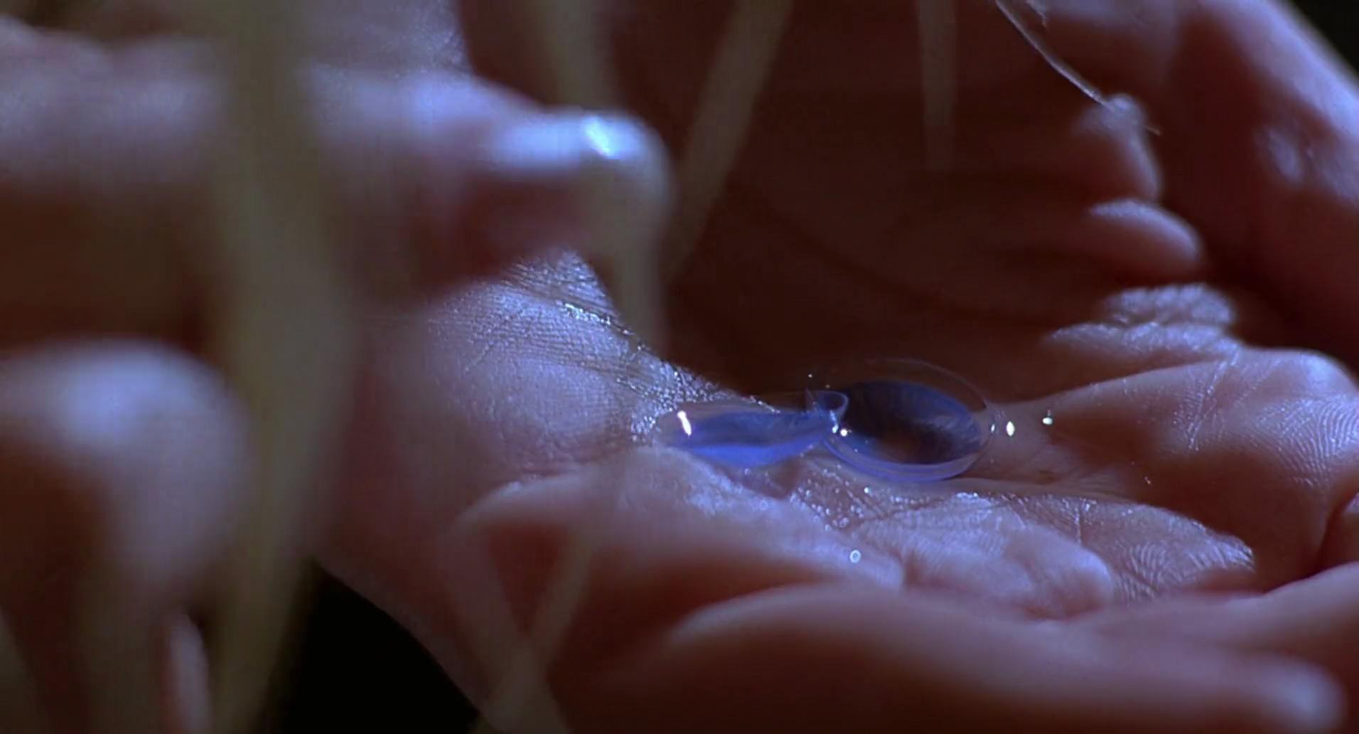 Barb Wire (1996) screencap 10824