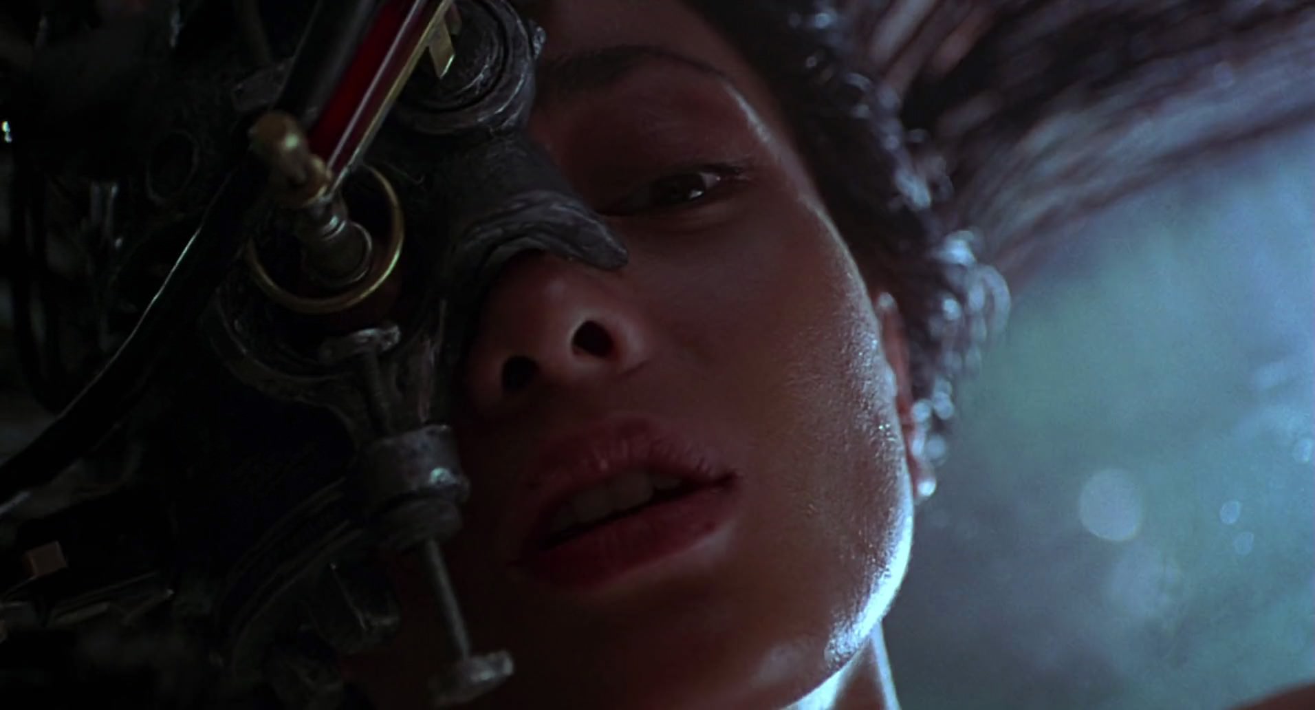 Barb Wire (1996) screencap 1083