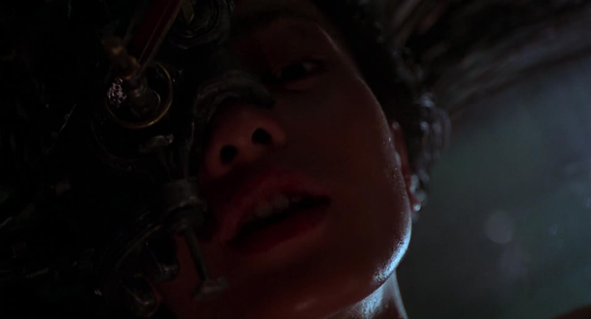 Barb Wire (1996) screencap 1086