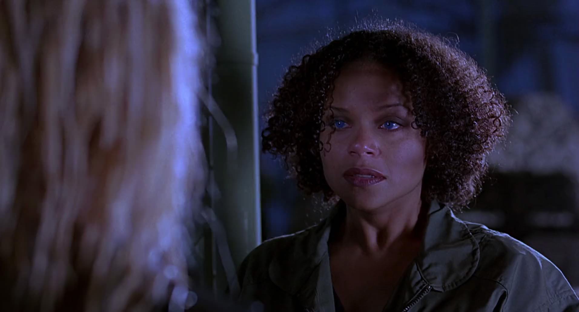 Barb Wire (1996) screencap 10860