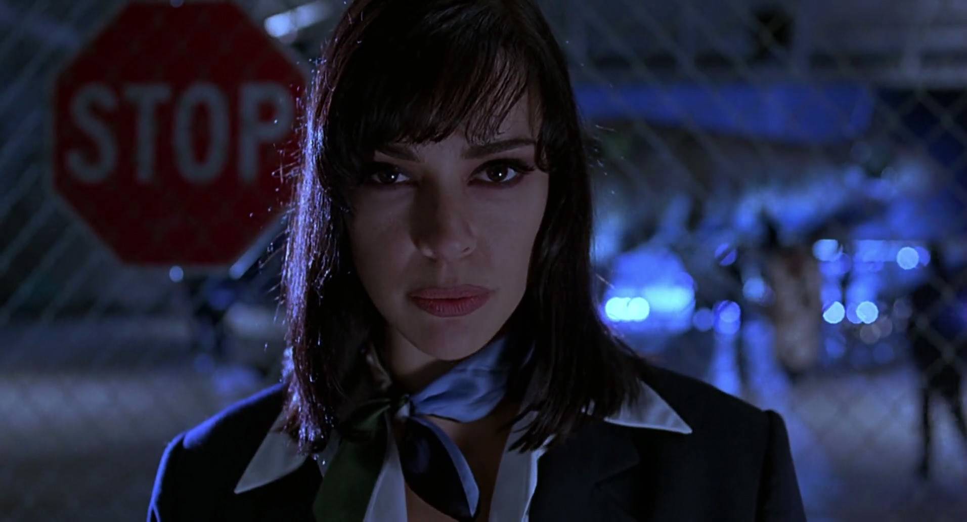 Barb Wire (1996) screencap 10881