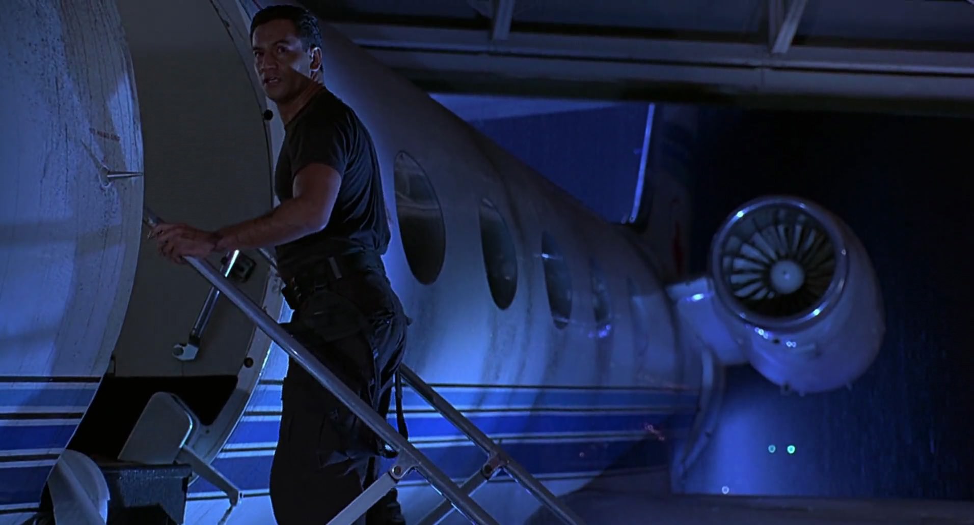 Barb Wire (1996) screencap 11001