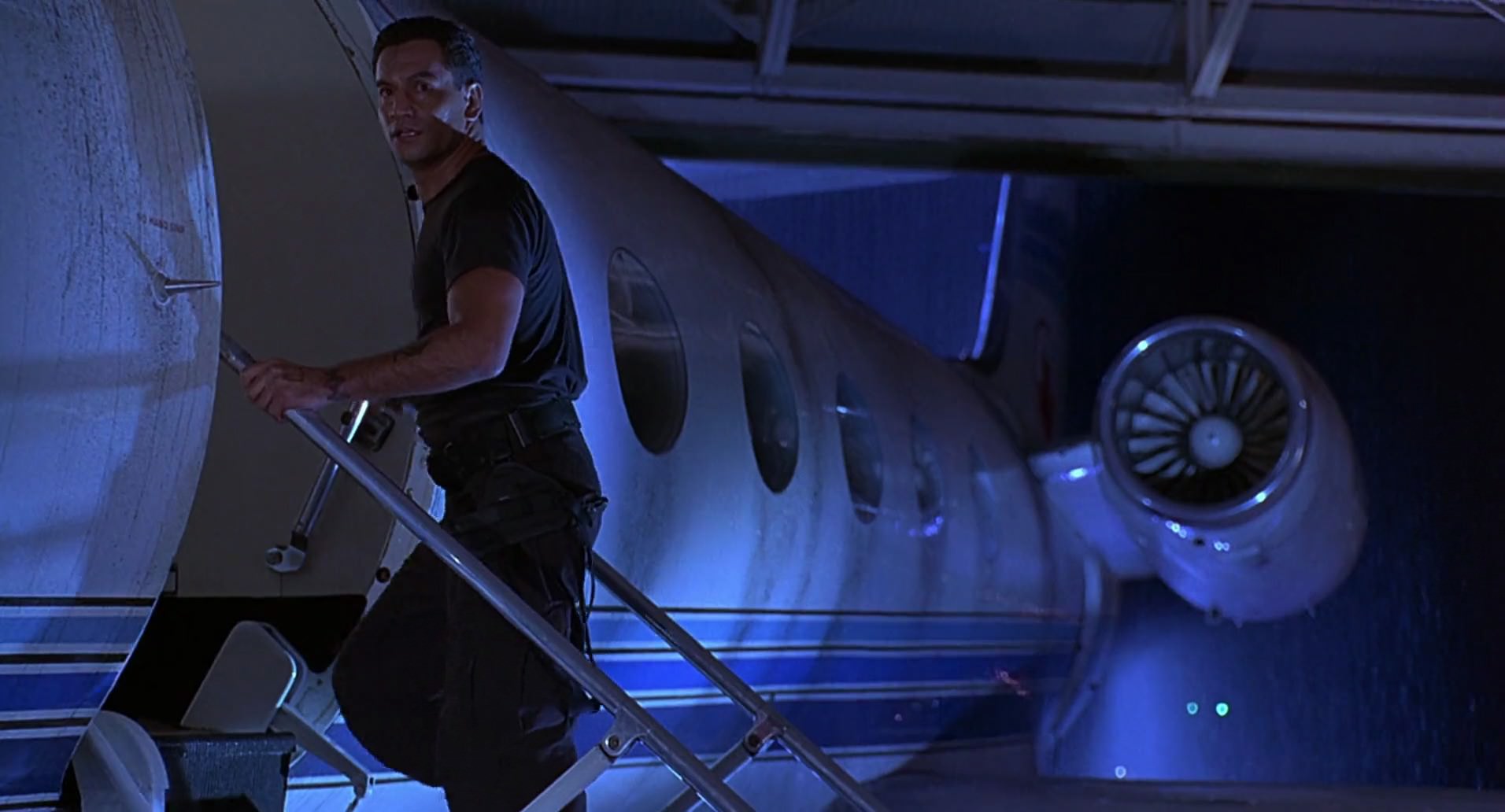 Barb Wire (1996) screencap 11010