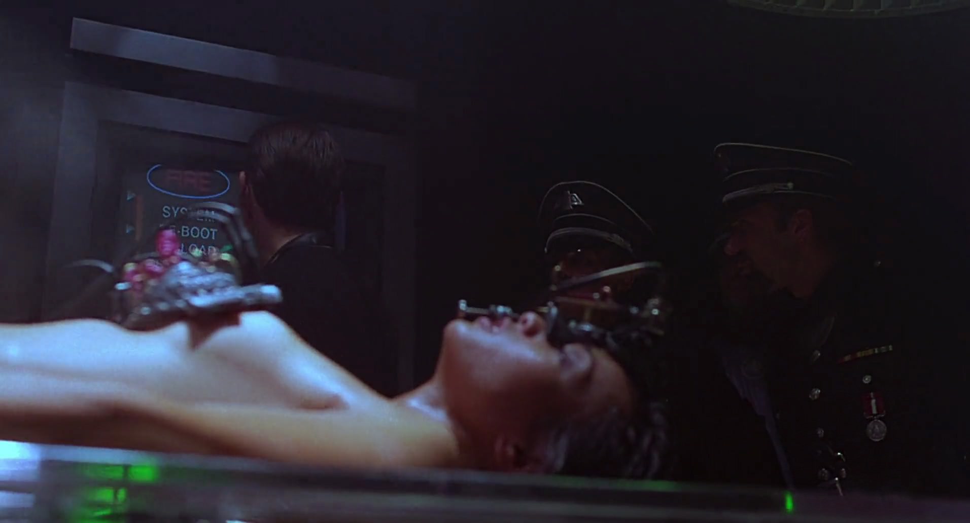 Barb Wire (1996) HD screenshot 1103