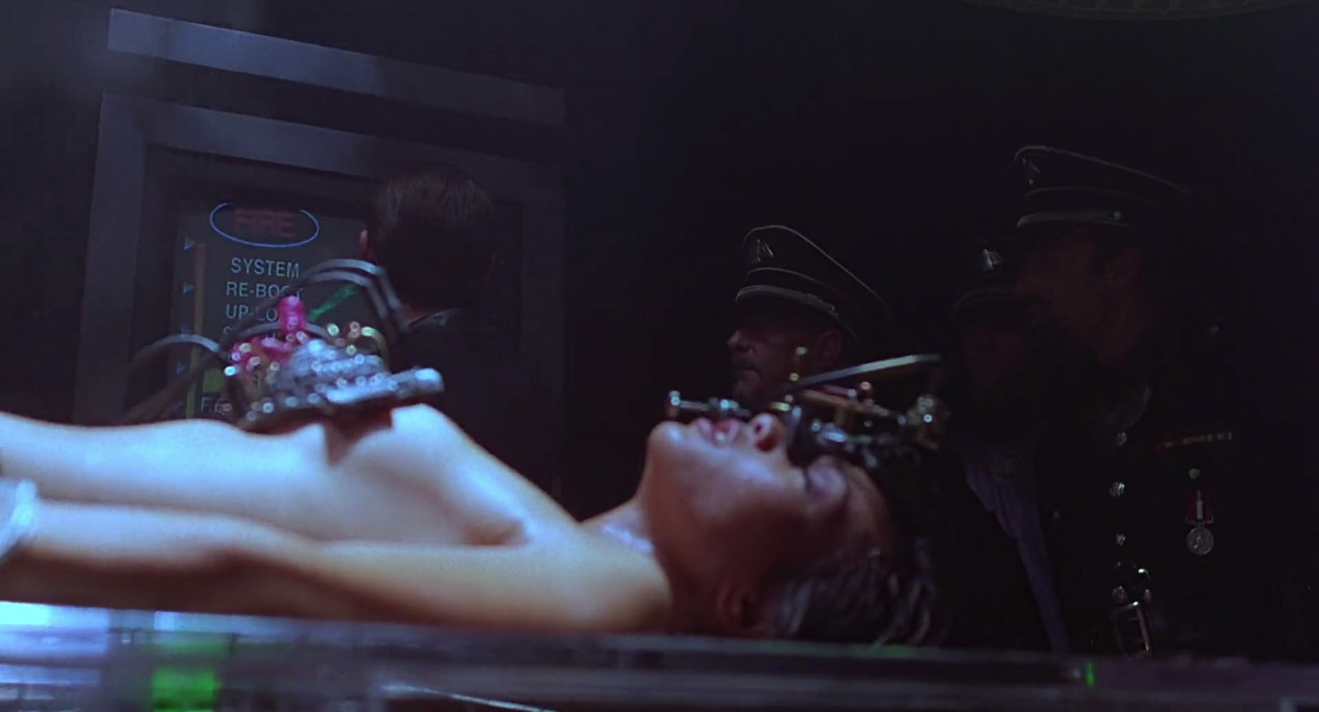 Barb Wire (1996) screencap 1104