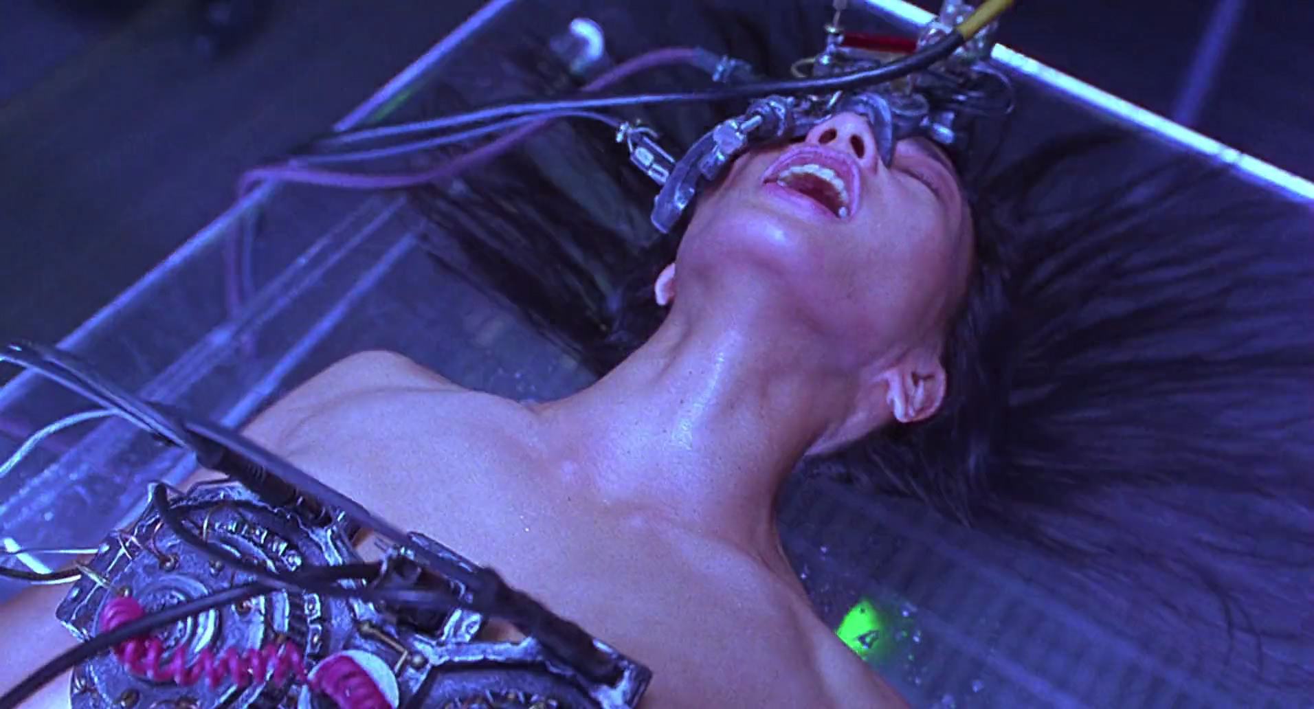 Barb Wire (1996) screencap 1113