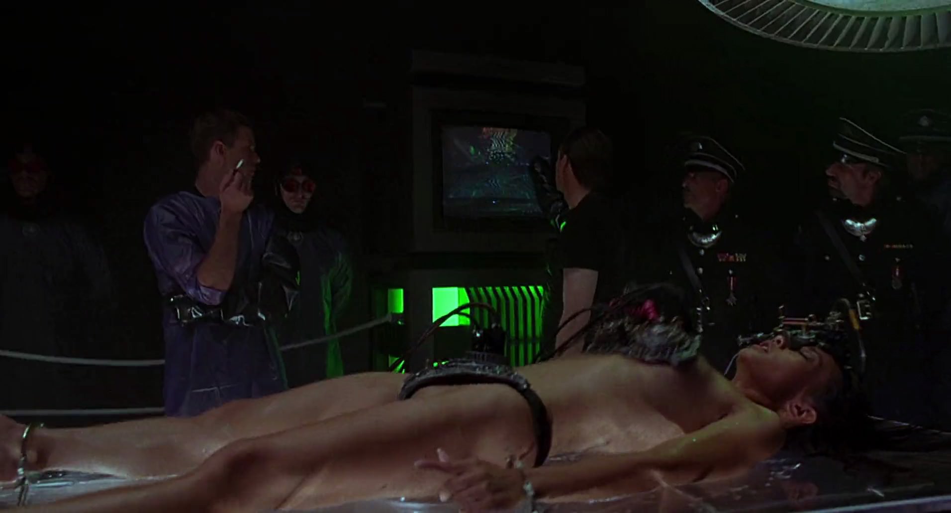 Barb Wire (1996) screencap 1116