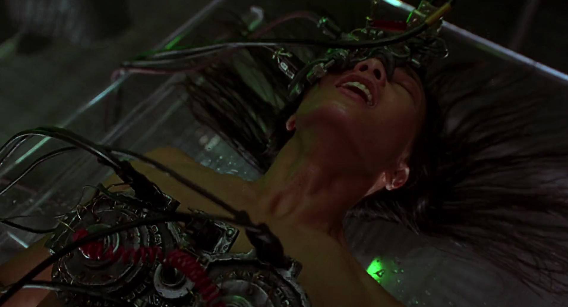 Barb Wire (1996) screencap 1119