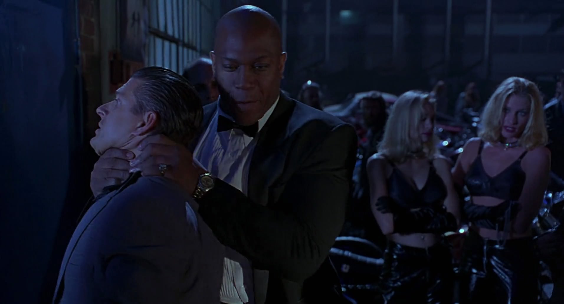 Barb Wire (1996) screencap 1383