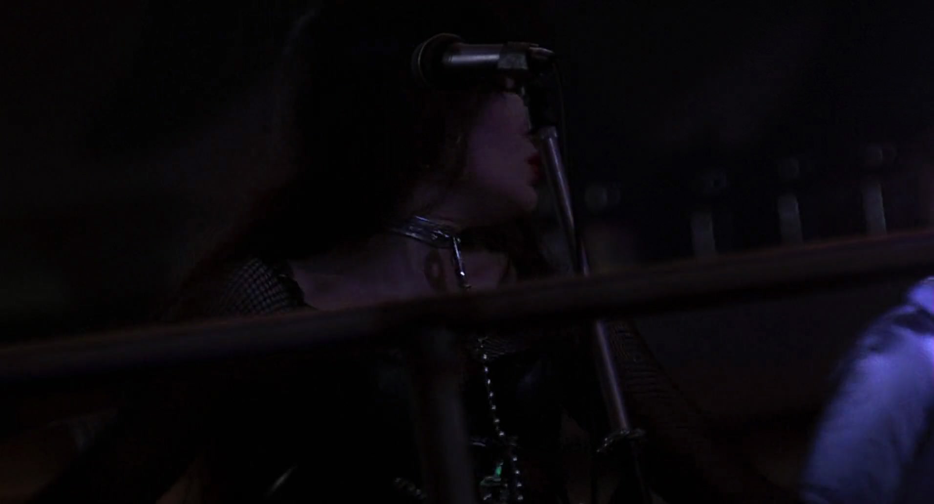 Barb Wire (1996) screencap 1419
