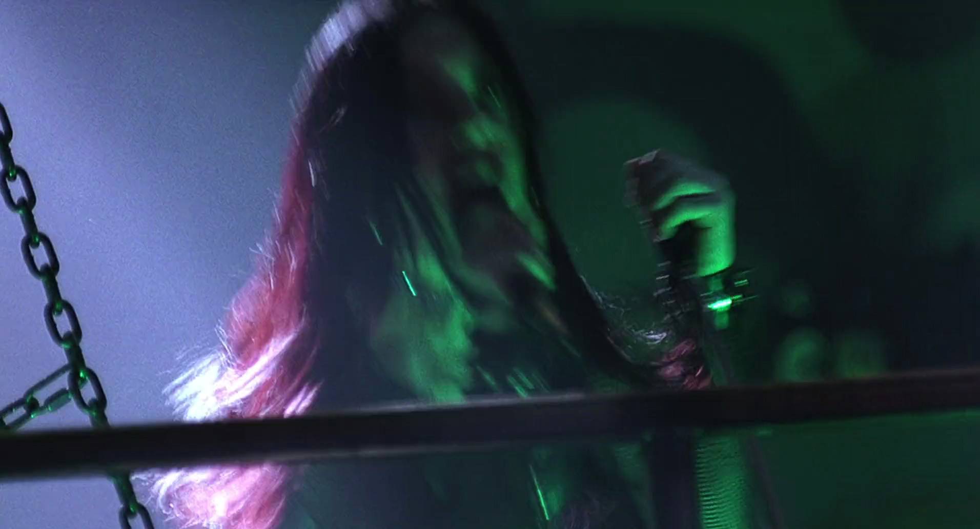 Barb Wire (1996) screencap 1428