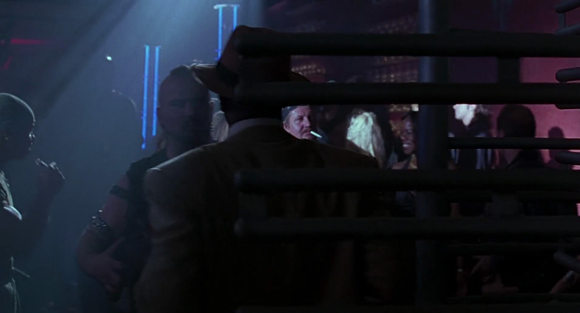 Barb Wire (1996) screencap 1434