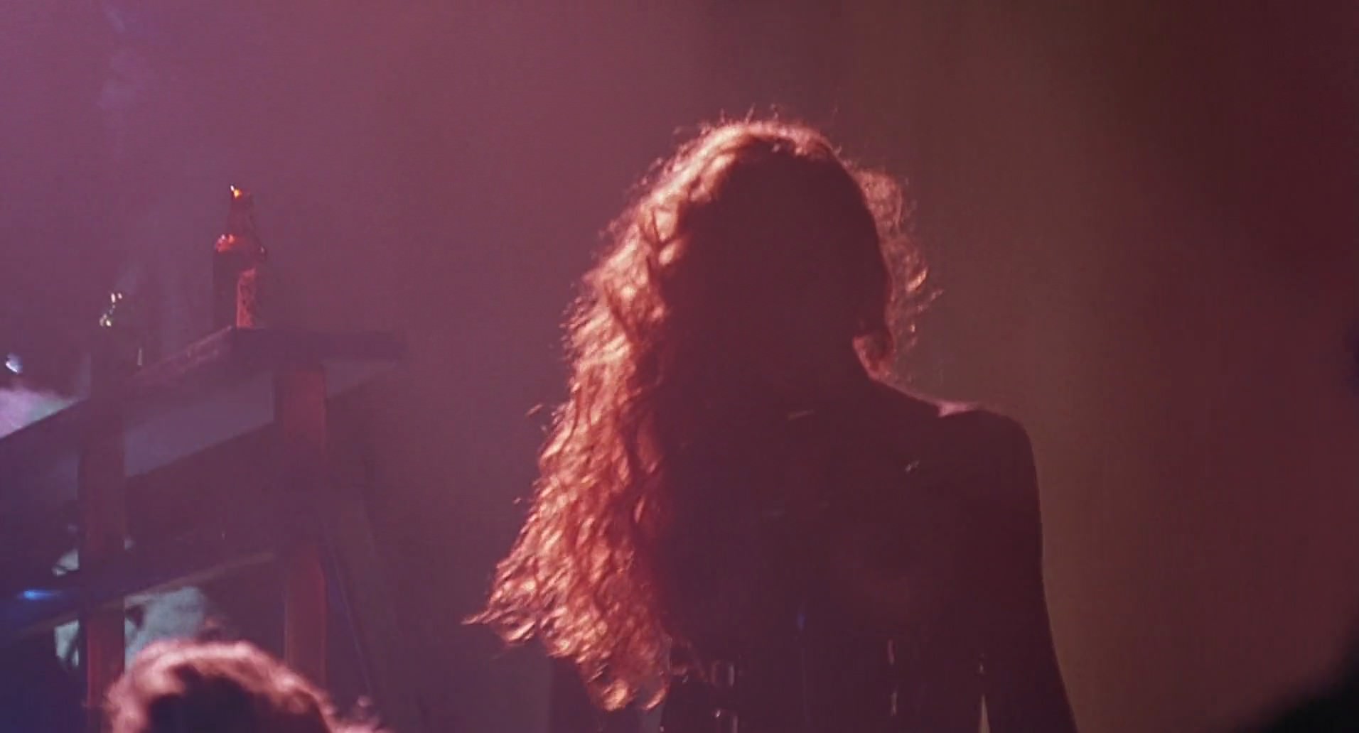 Barb Wire (1996) screencap 1458