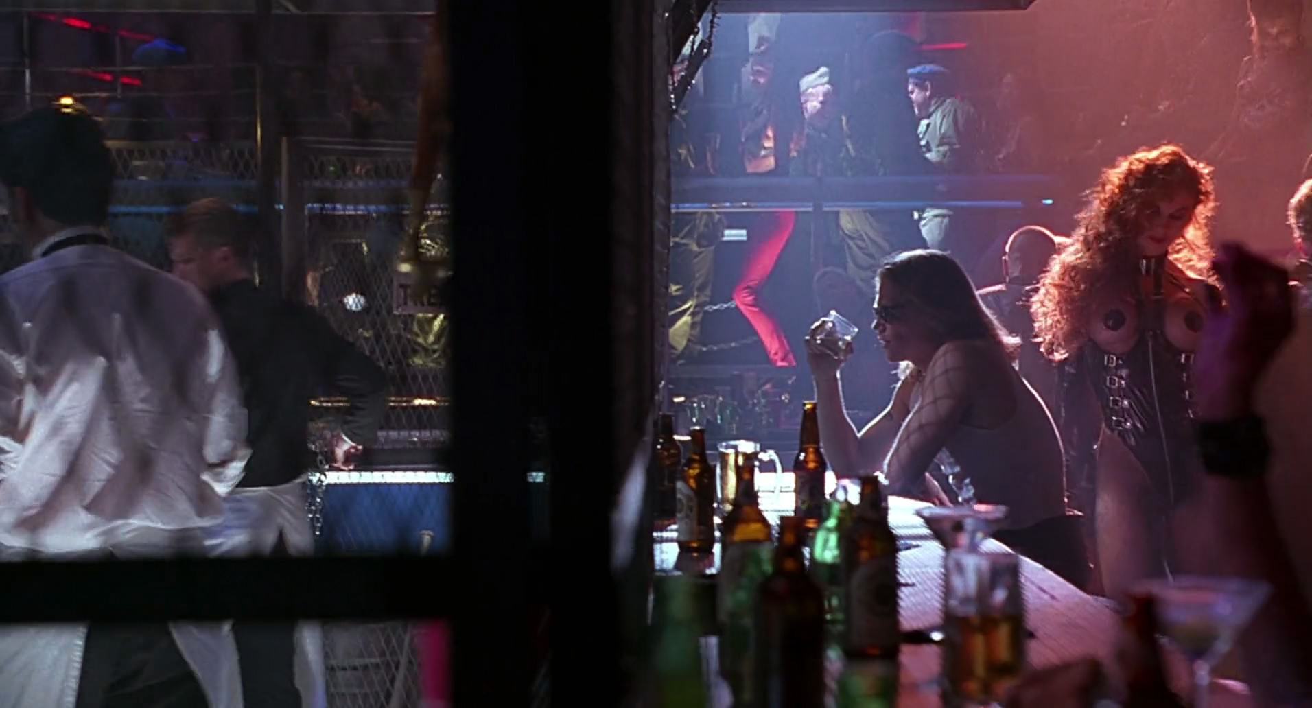 Barb Wire (1996) screencap 1464