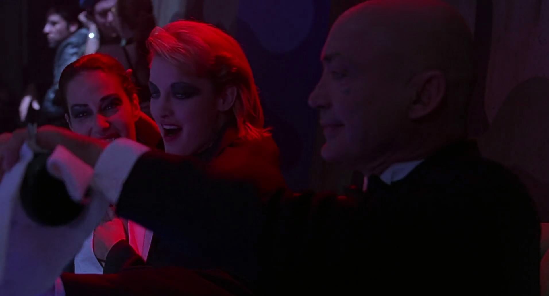 Barb Wire (1996) screencap 1485