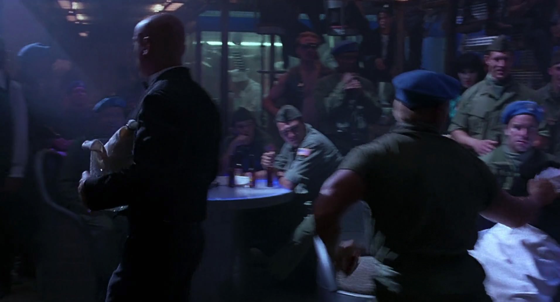 Barb Wire (1996) HD screenshot 1514