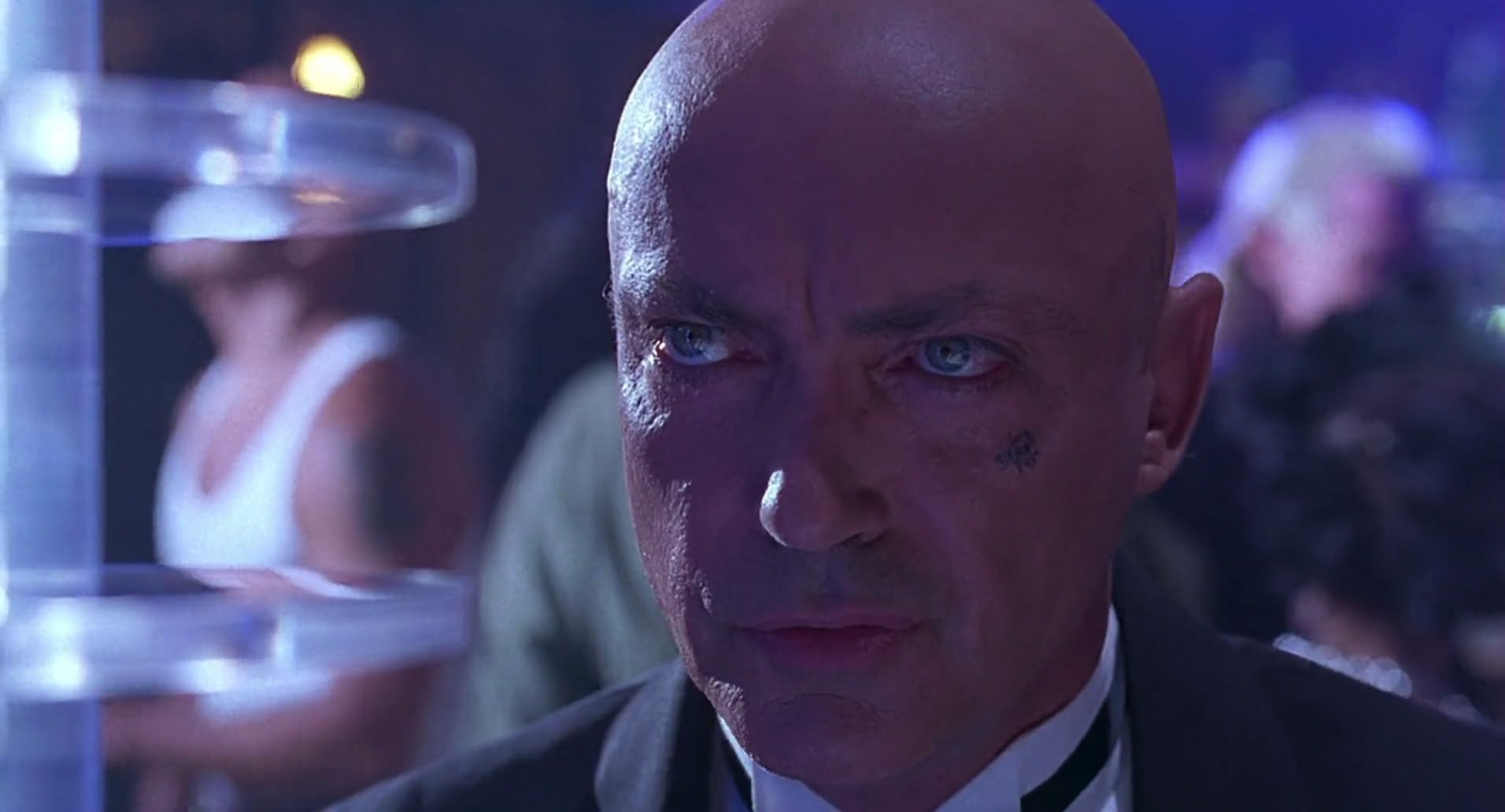 Barb Wire (1996) screencap 1536