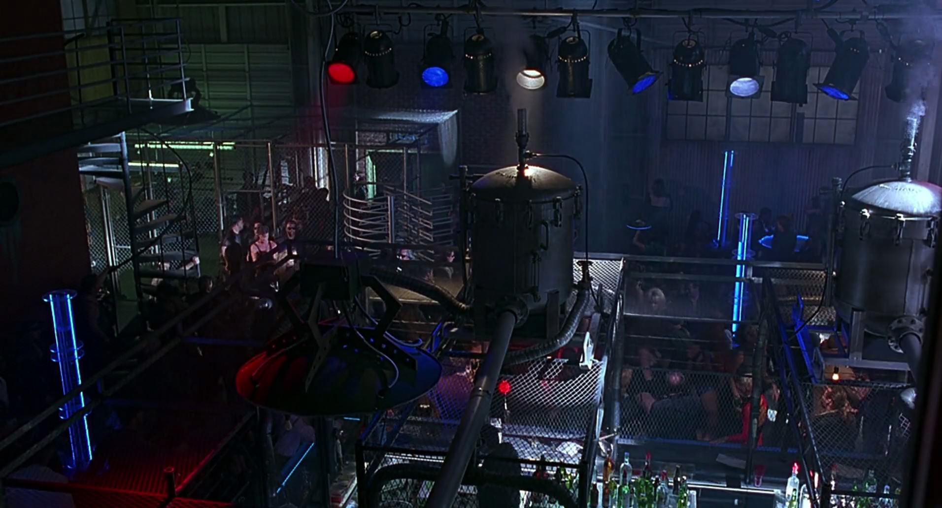 Barb Wire (1996) screencap 1644