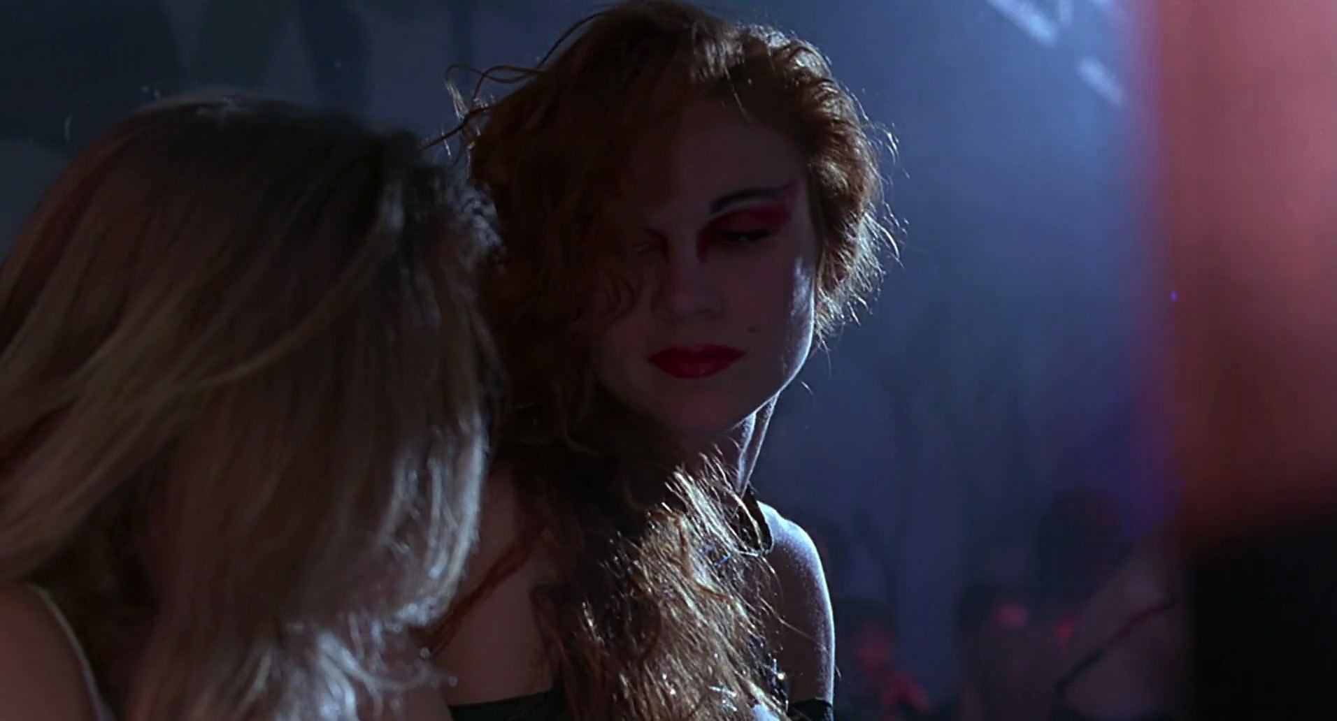 Barb Wire (1996) screencap 1656