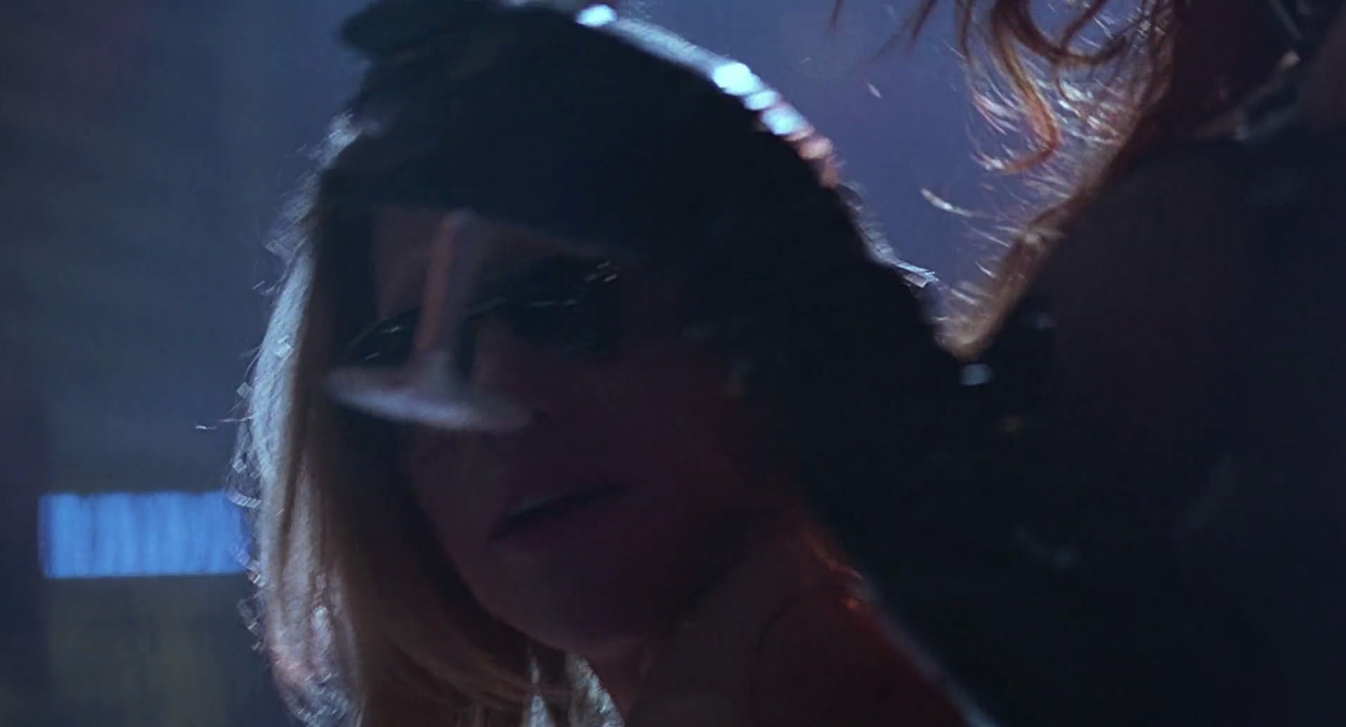 Barb Wire (1996) screencap 1662