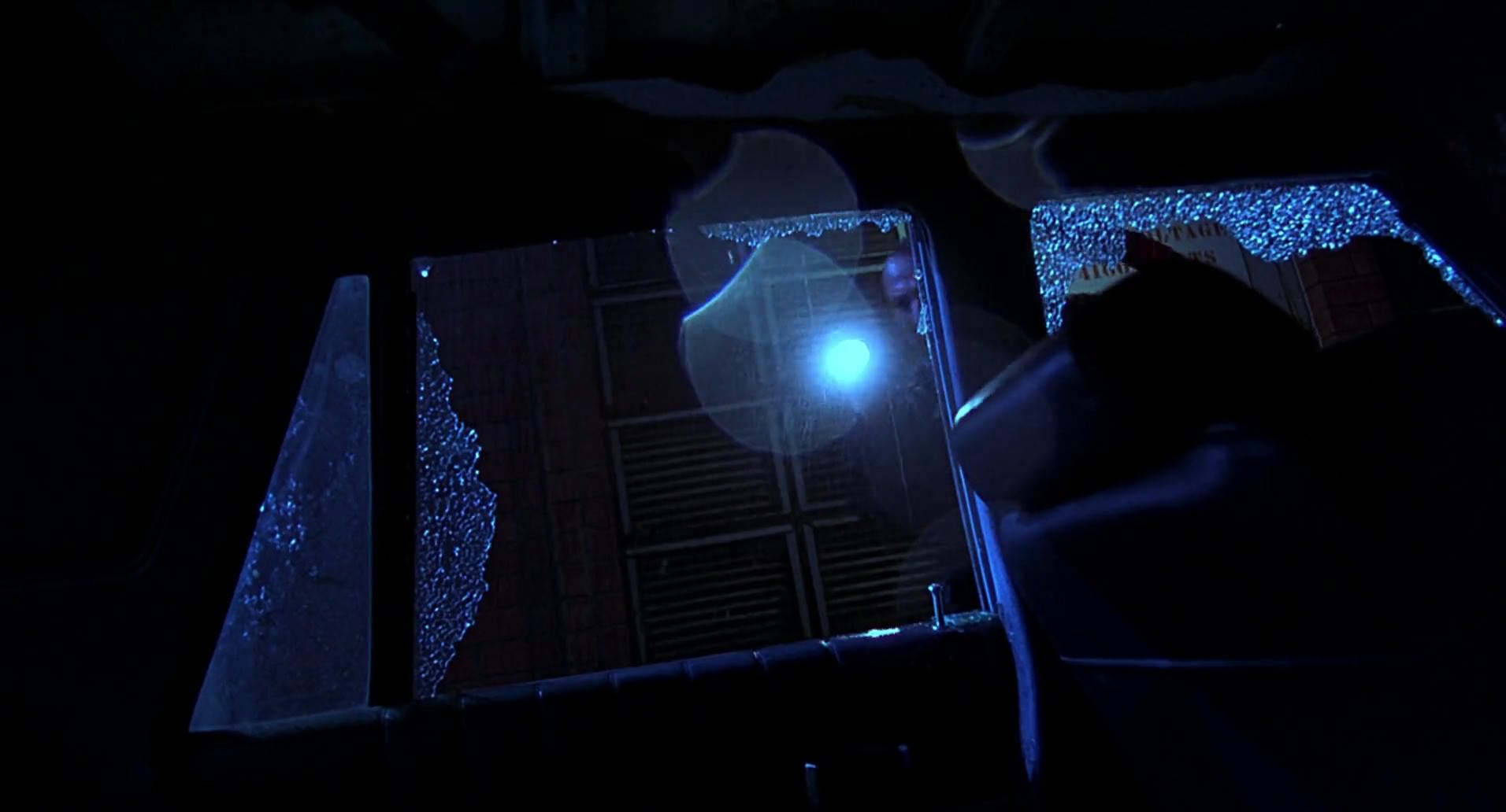 Barb Wire (1996) screencap 1884