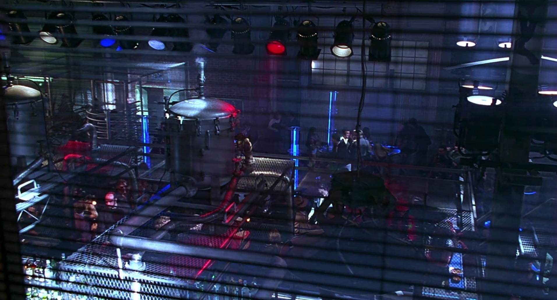 Barb Wire (1996) screencap 1905