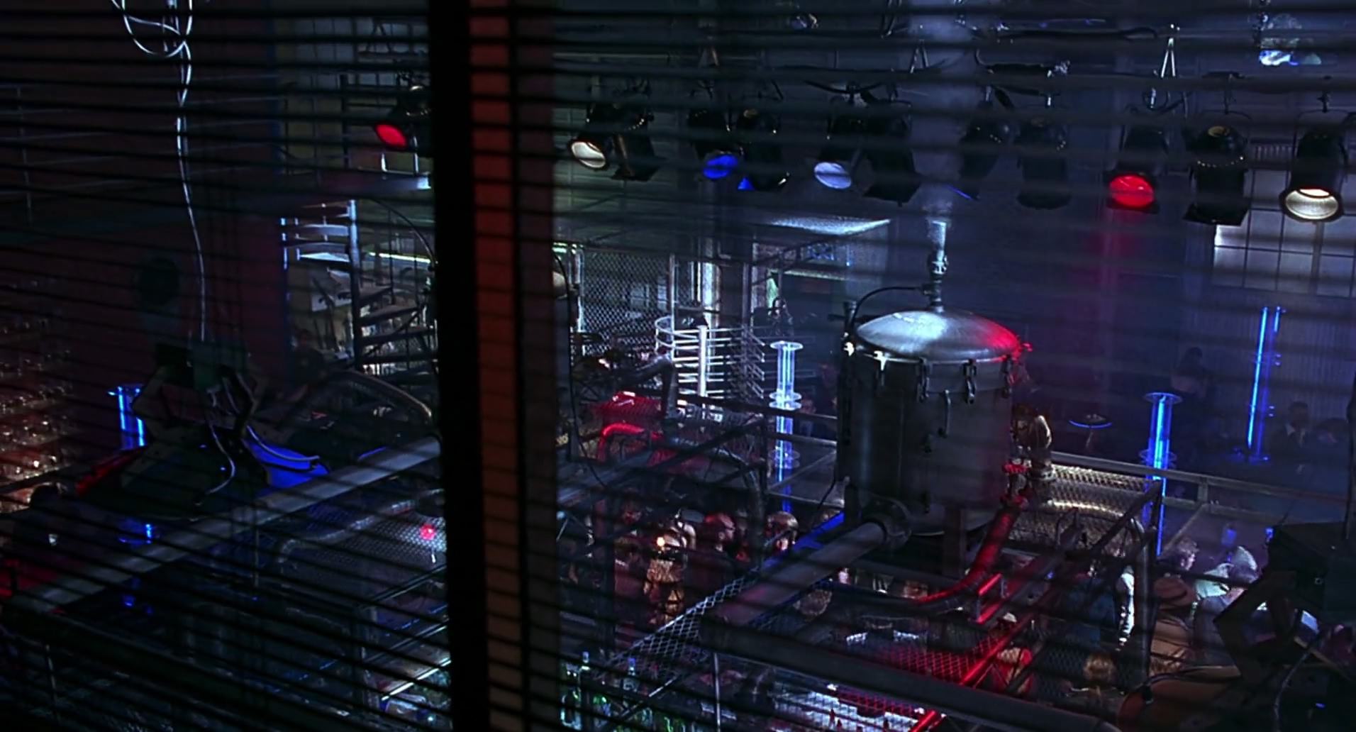 Barb Wire (1996) HD screenshot 1913