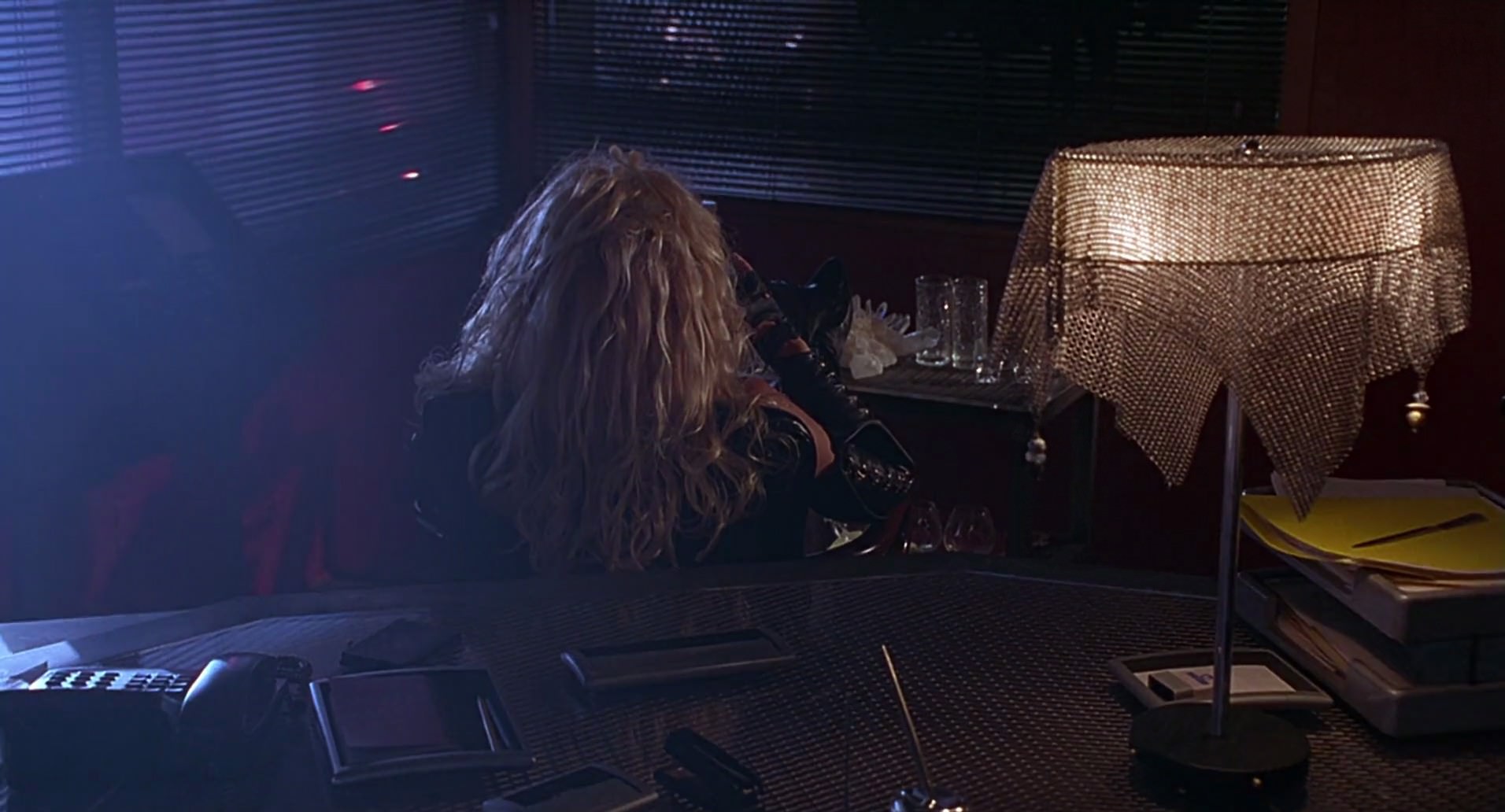 Barb Wire (1996) screencap 1929