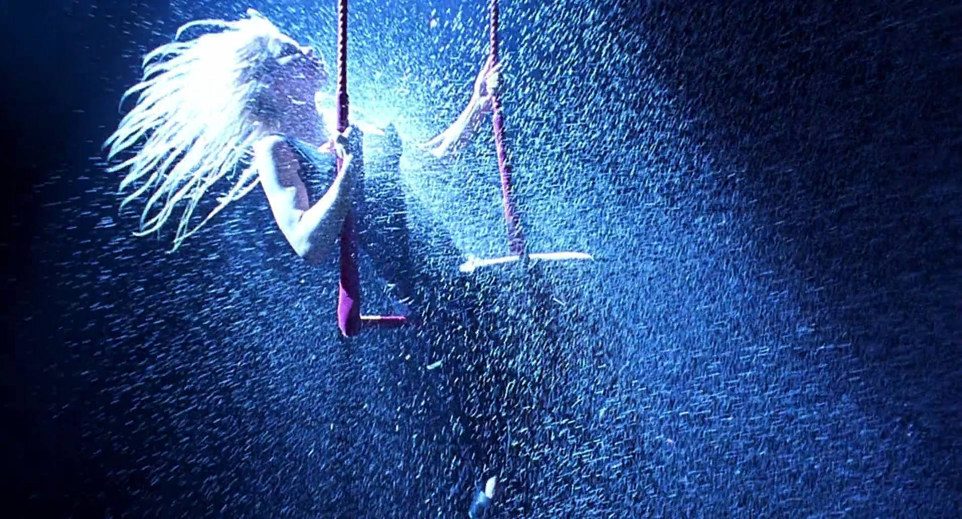 Barb Wire (1996) movie still 193