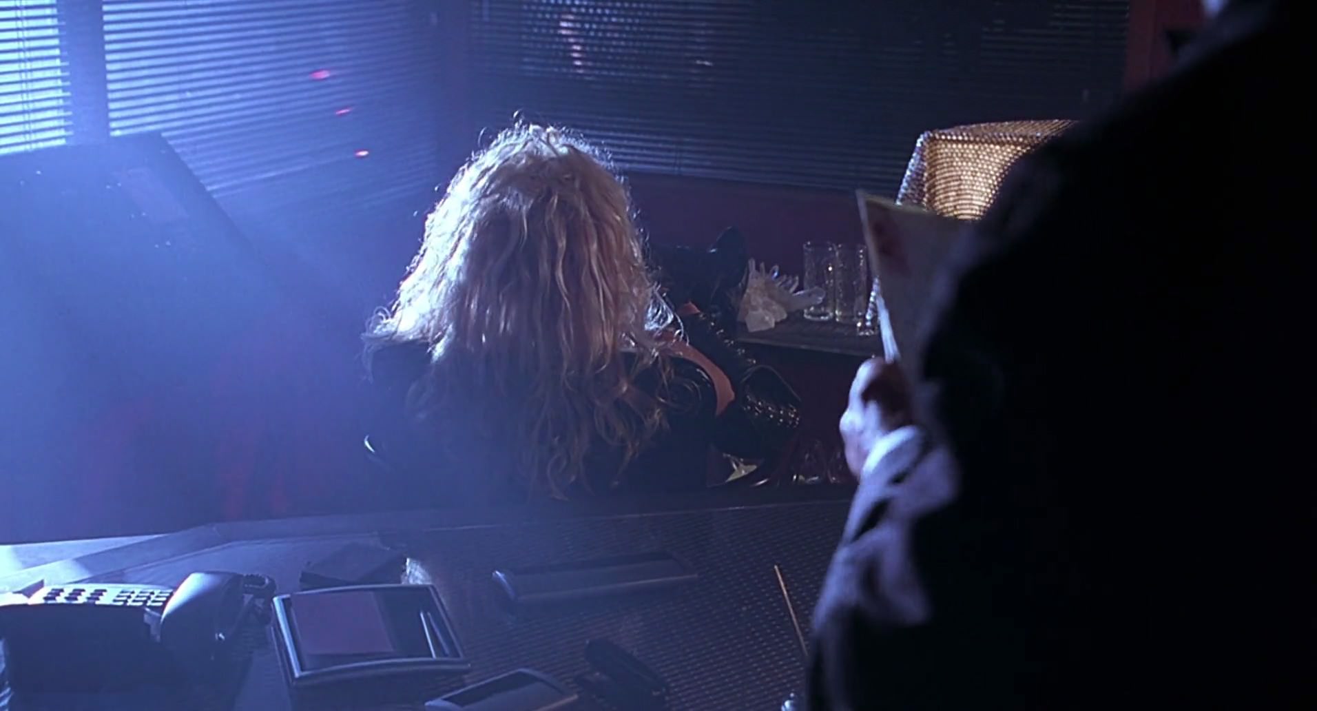 Barb Wire (1996) screencap 1932