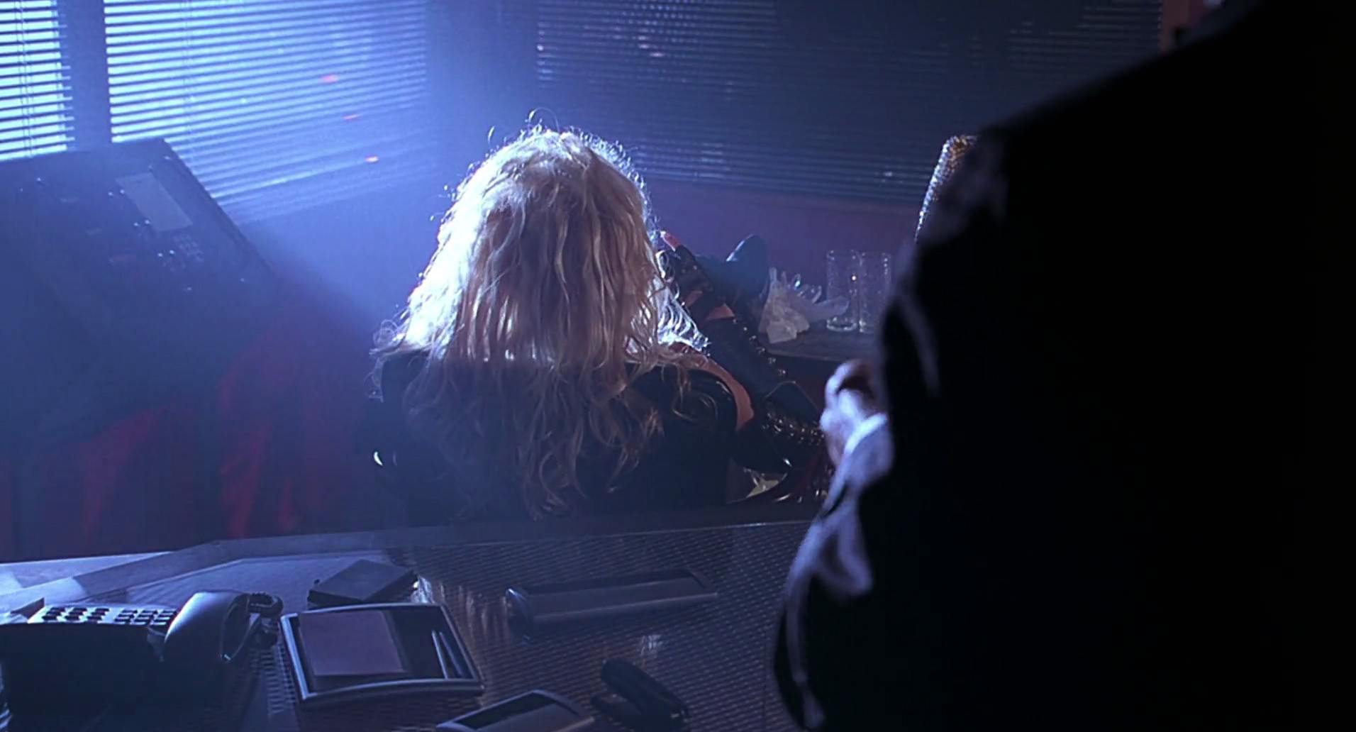Barb Wire (1996) screencap 1935