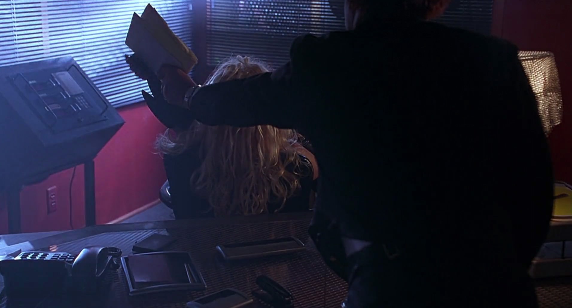 Barb Wire (1996) screencap 1941