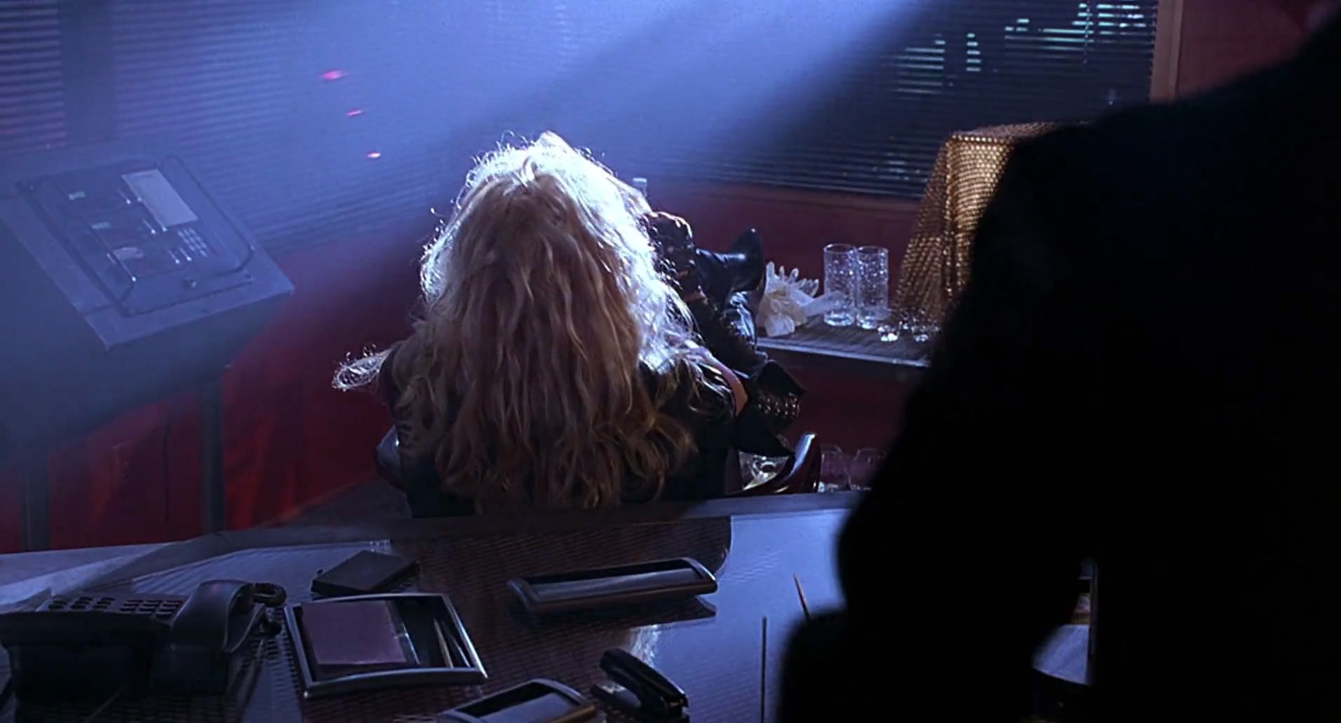 Barb Wire (1996) screencap 1944