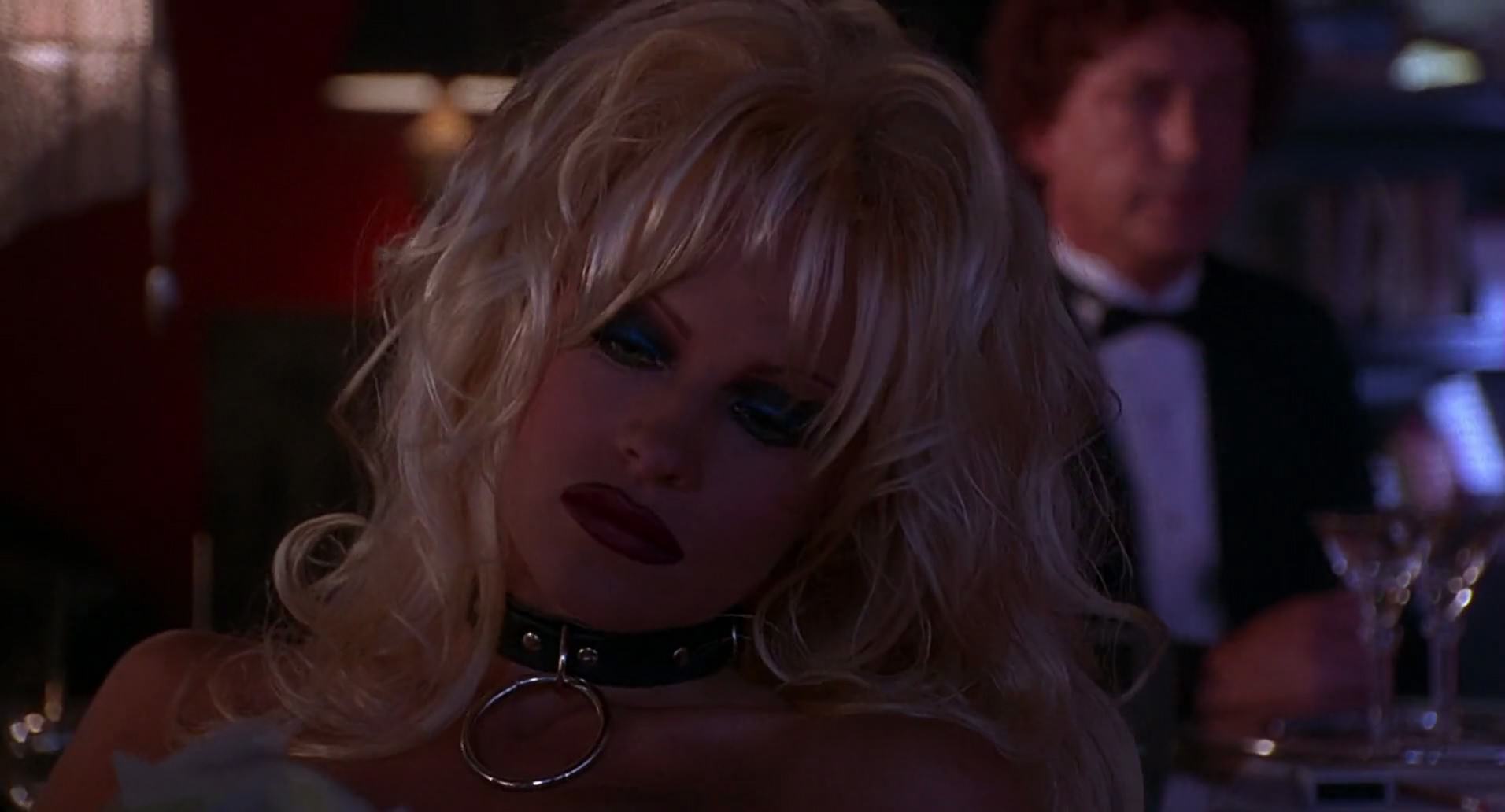 Barb Wire (1996) screencap 1950
