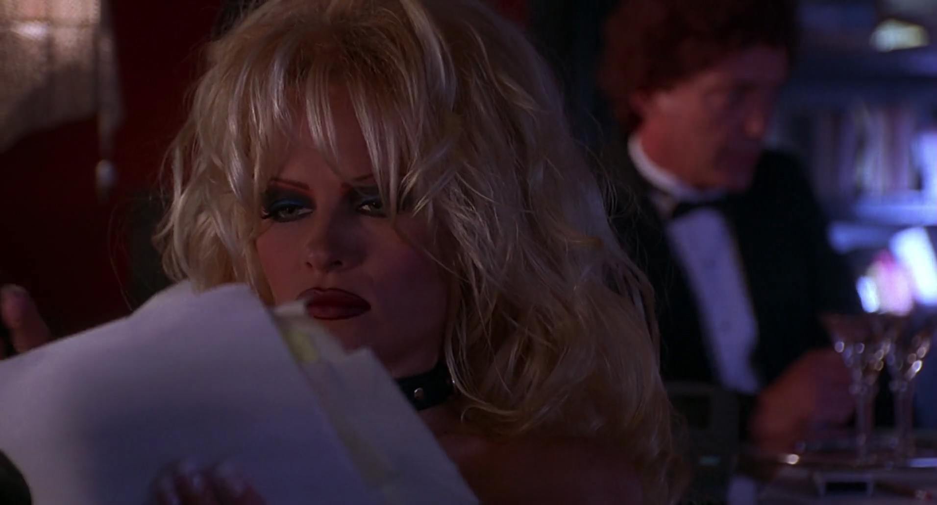 Barb Wire (1996) screencap 1953