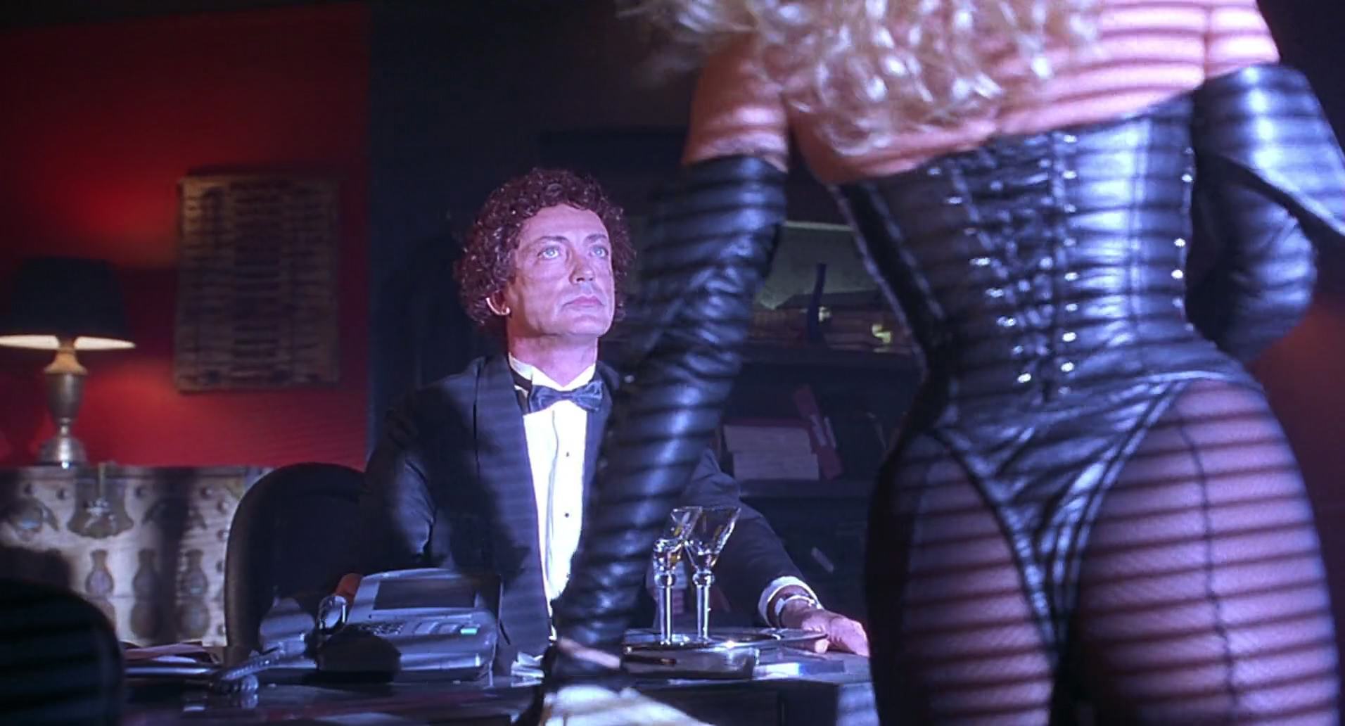 Barb Wire (1996) screencap 1974