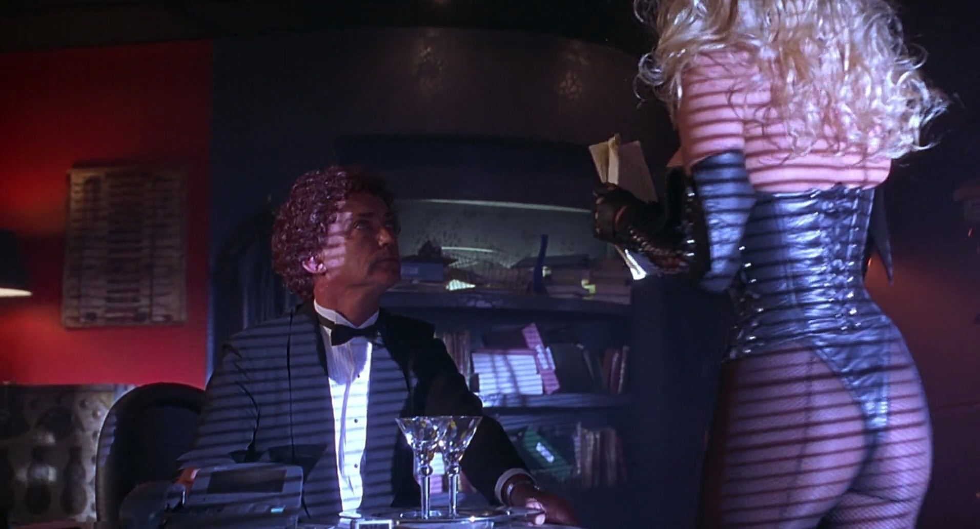 Barb Wire (1996) HD screenshot 1976