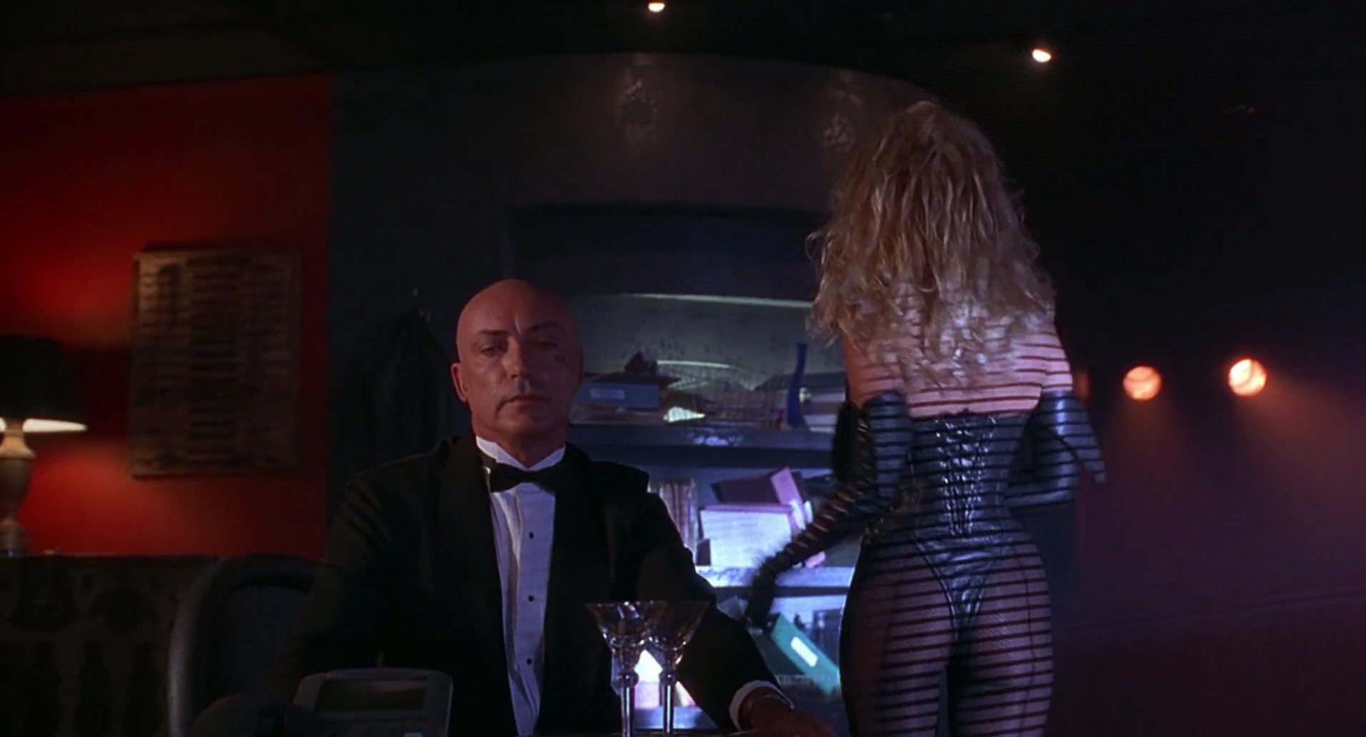 Barb Wire (1996) screencap 1980