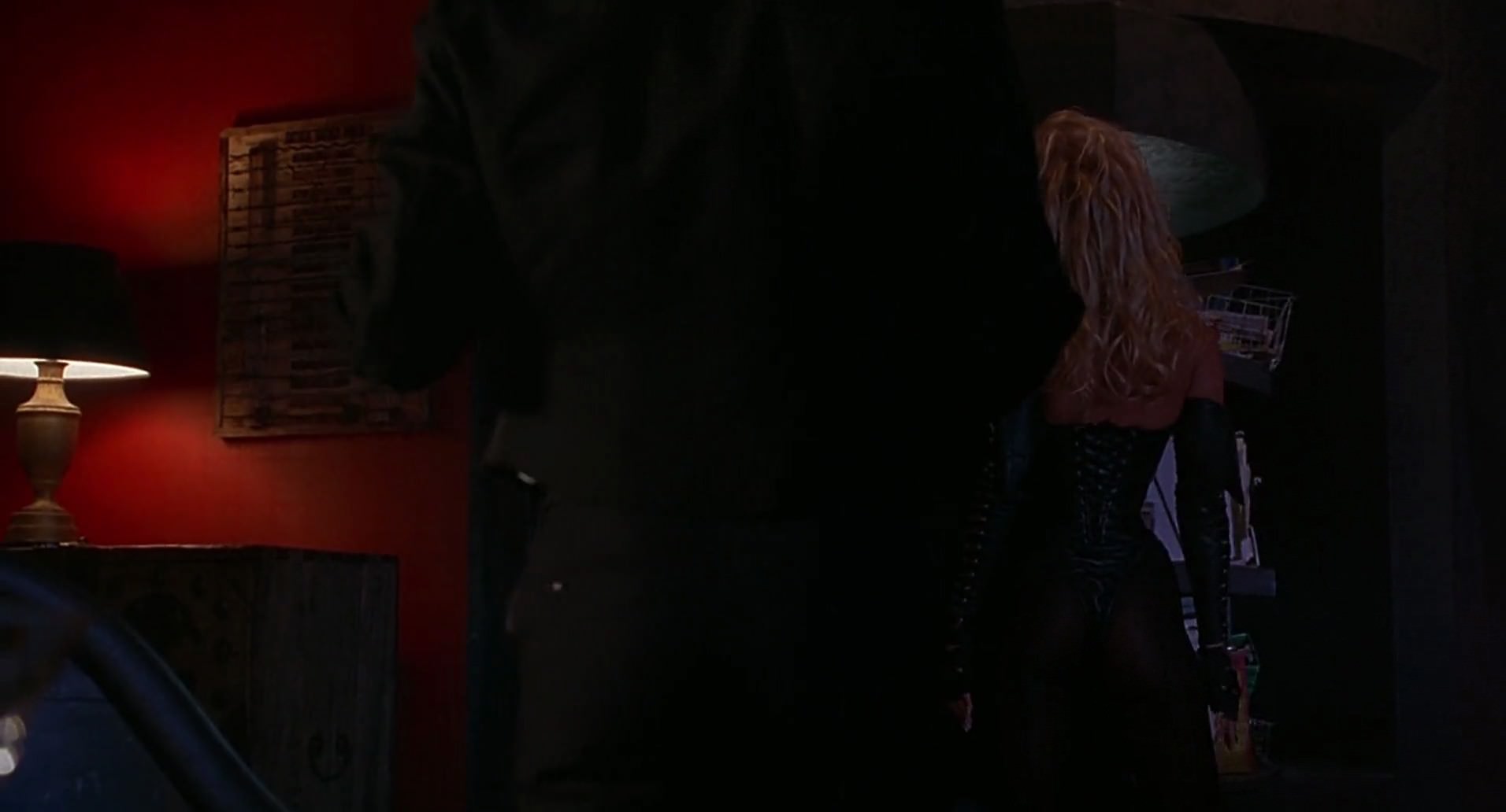 Barb Wire (1996) screencap 1992