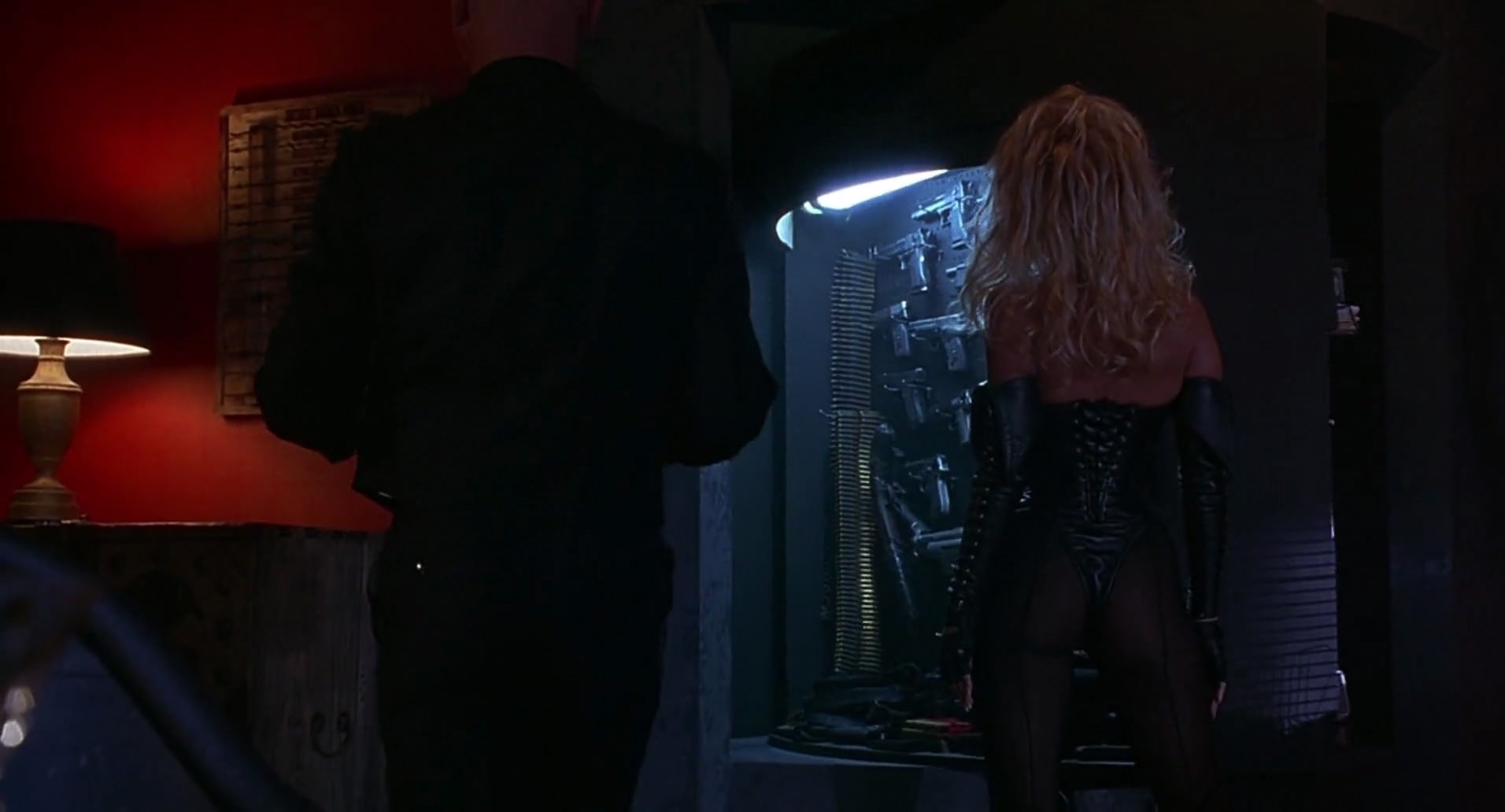 Barb Wire (1996) screencap 1995