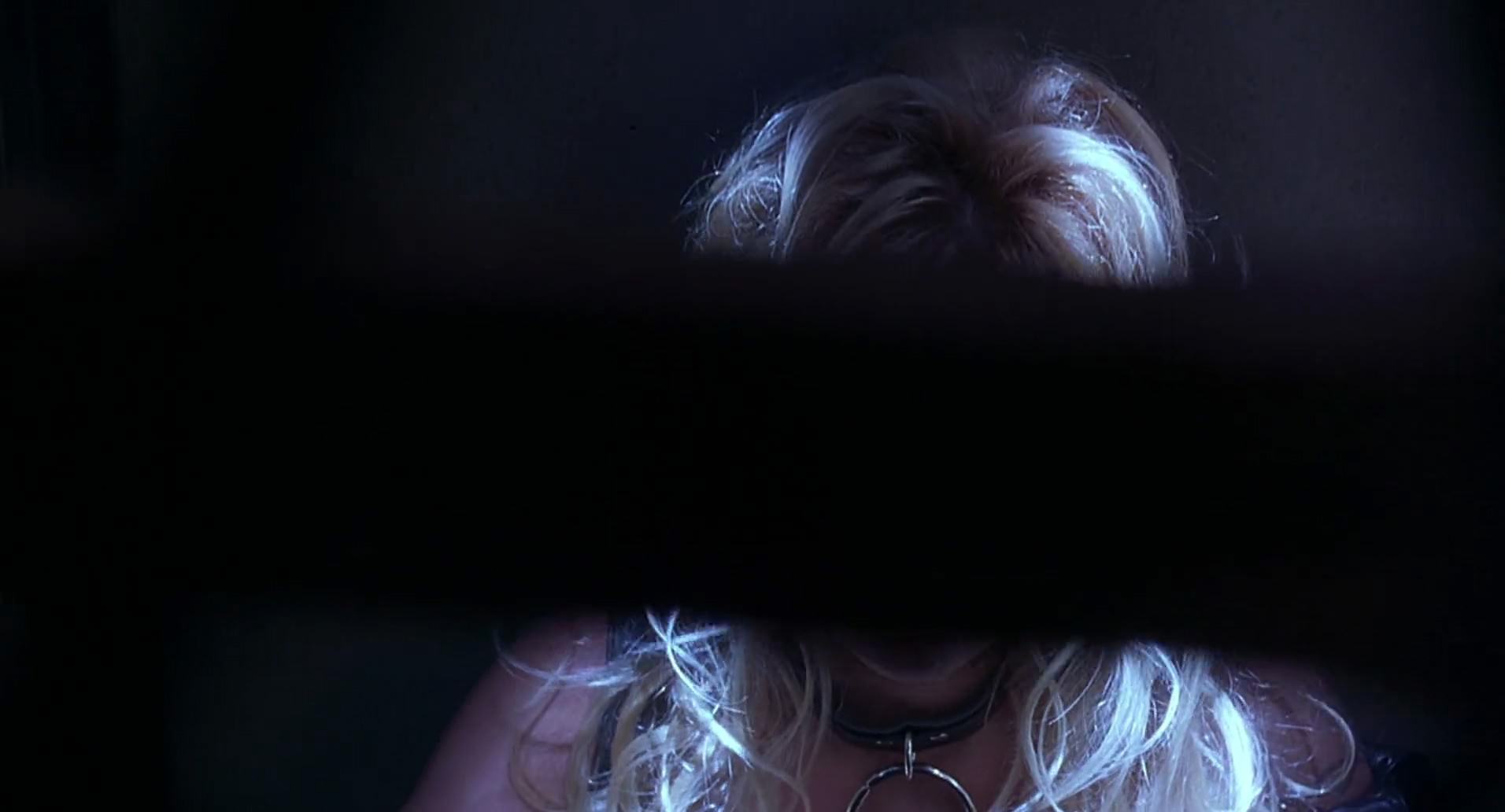 Barb Wire (1996) screencap 2055