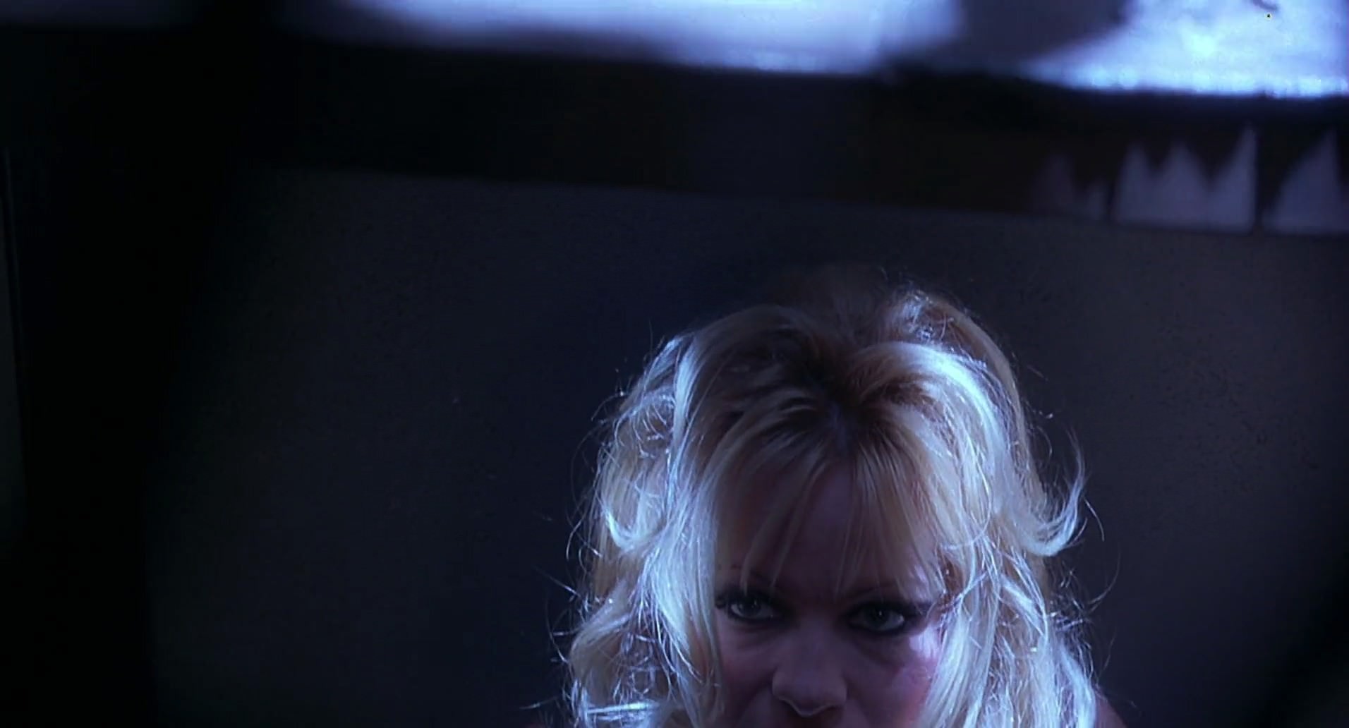 Barb Wire (1996) screencap 2058
