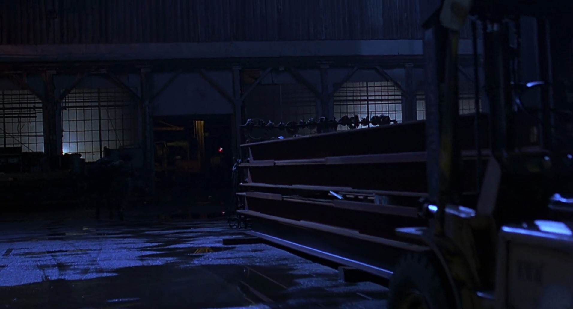 Barb Wire (1996) screencap 2190