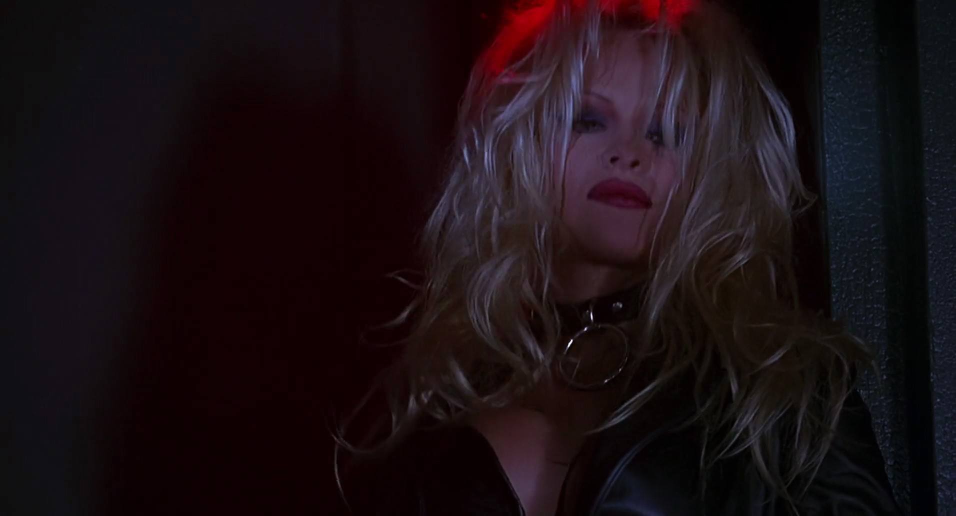 Barb Wire (1996) screencap 2226