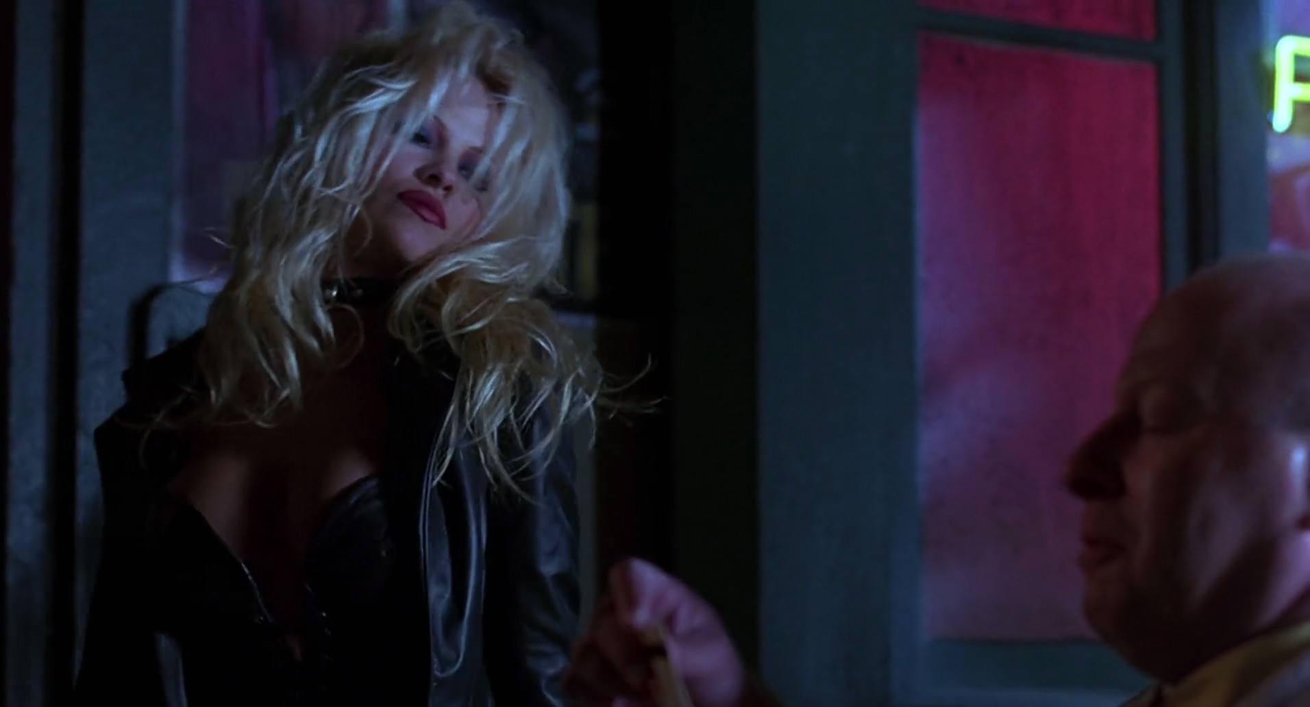 Barb Wire (1996) screencap 2271