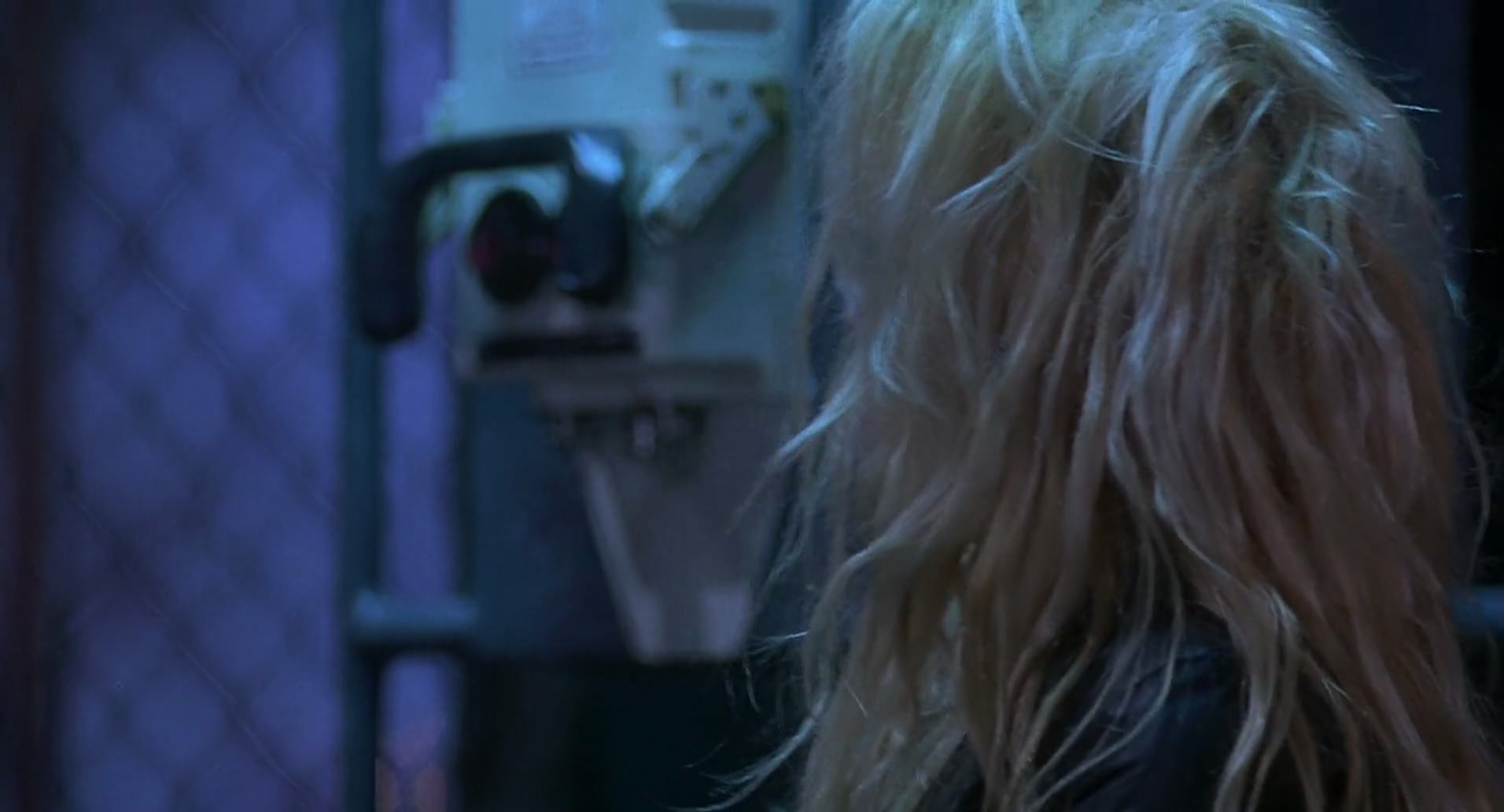 Barb Wire (1996) screencap 2340