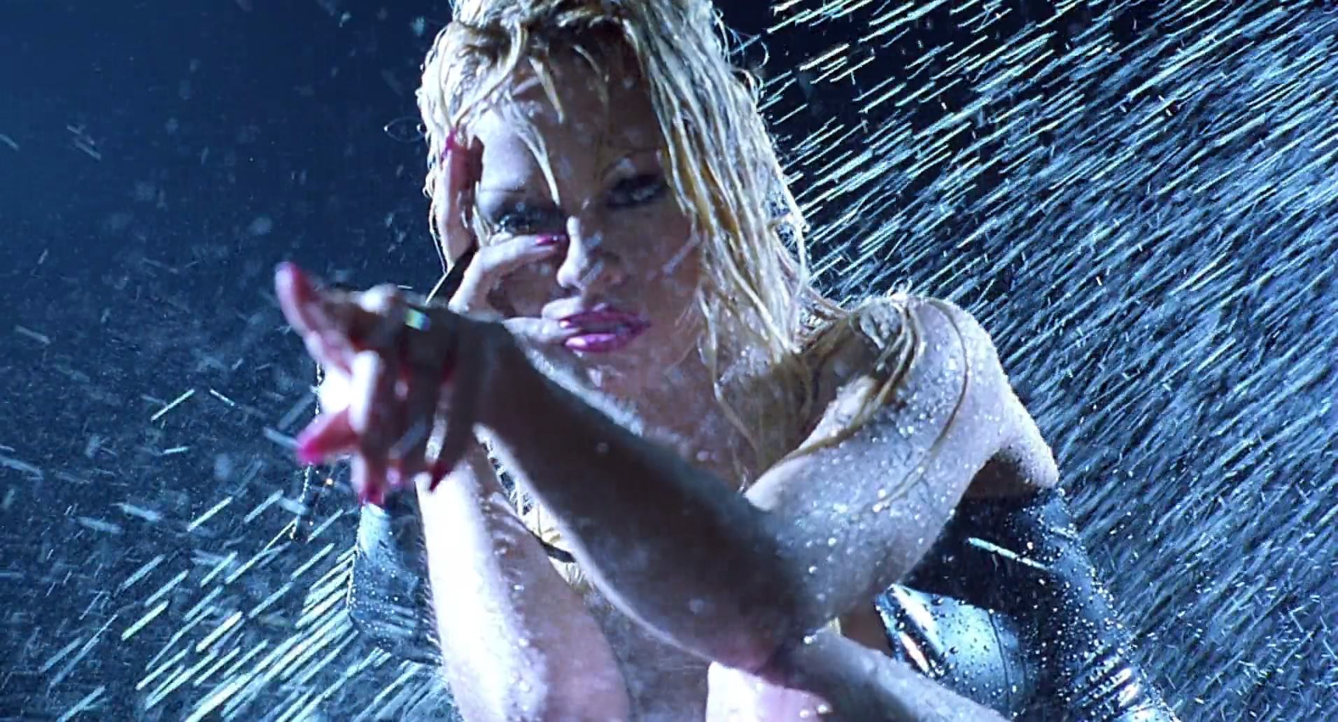 Barb Wire (1996) movie still 244