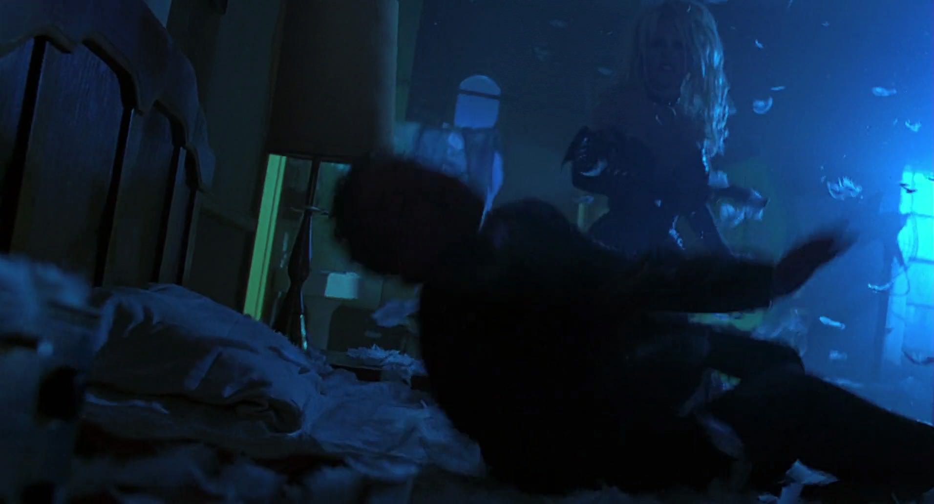 Barb Wire (1996) screencap 2709