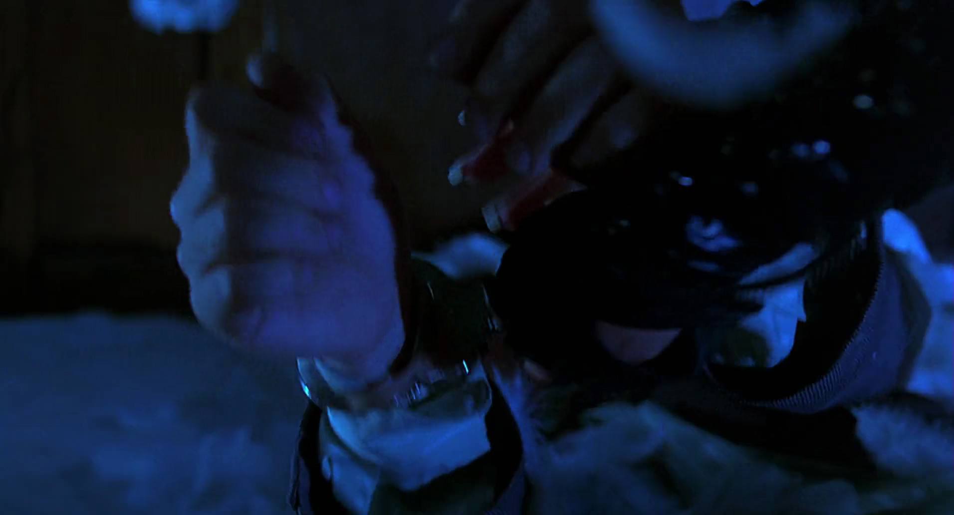 Barb Wire (1996) screencap 2715